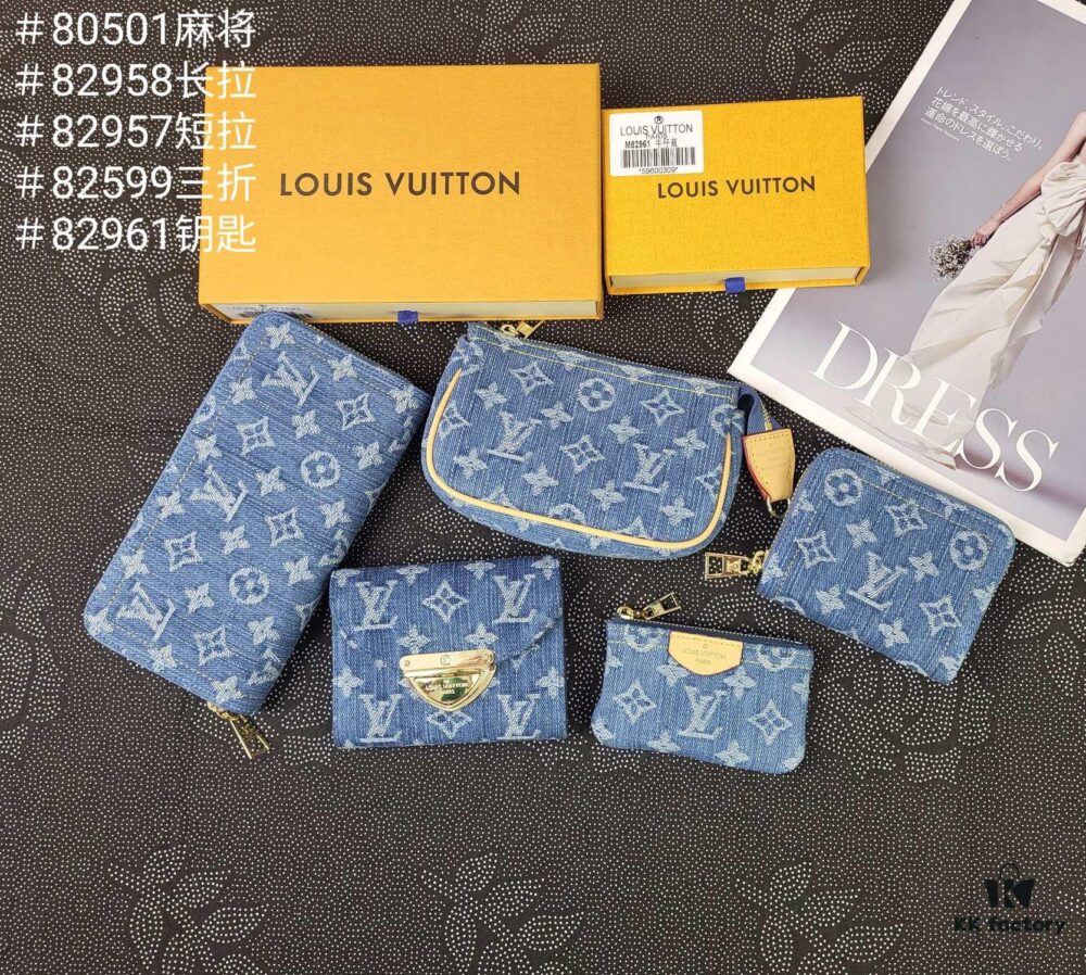 M82958 Blue Denim Zippy Wallet