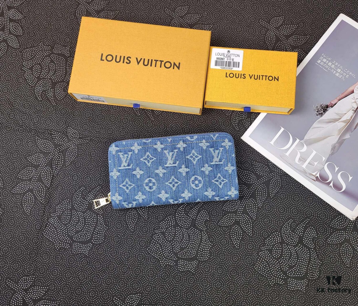 M82958 Blue Denim Zippy Wallet