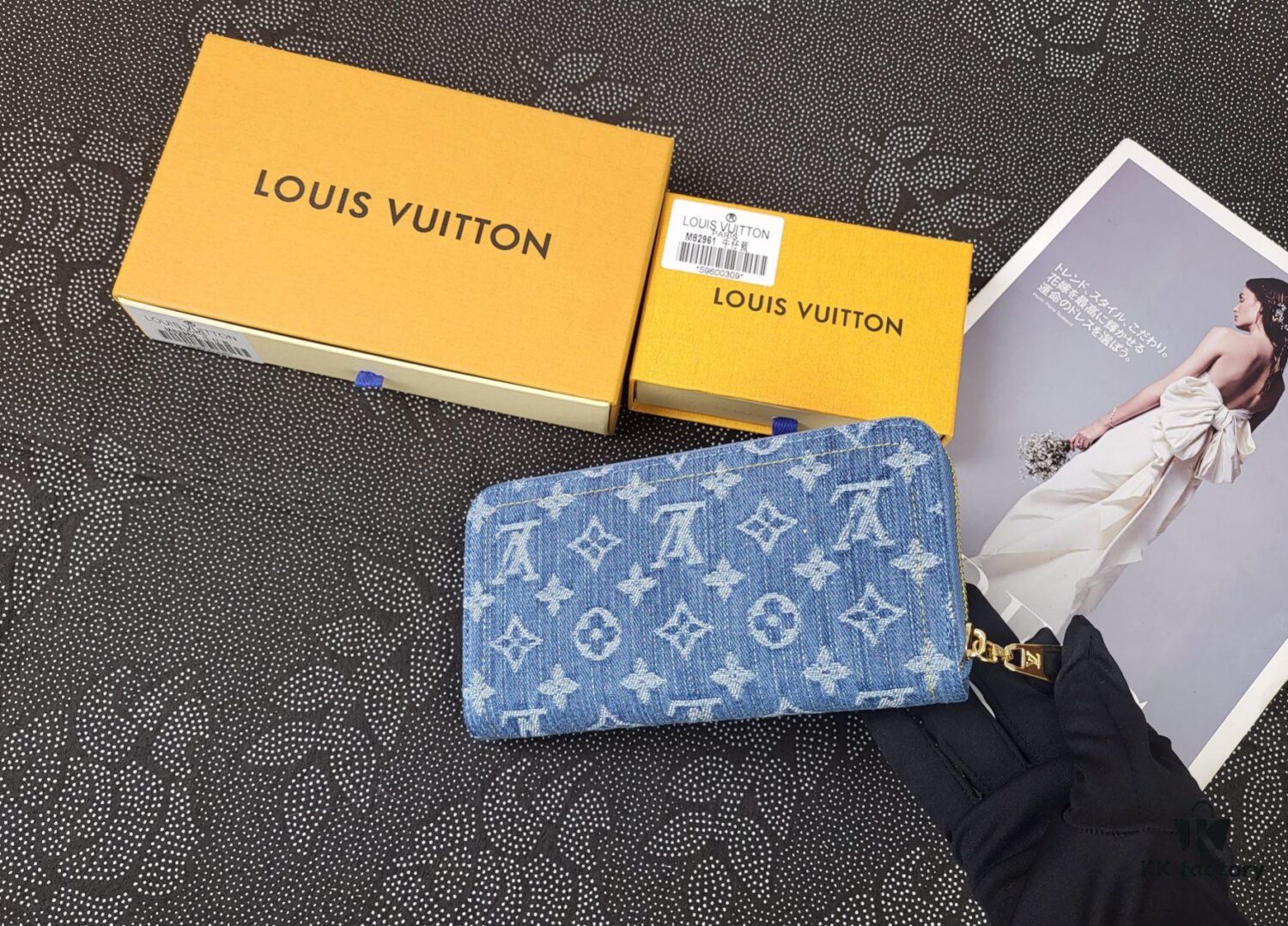 M82958 Blue Denim Zippy Wallet