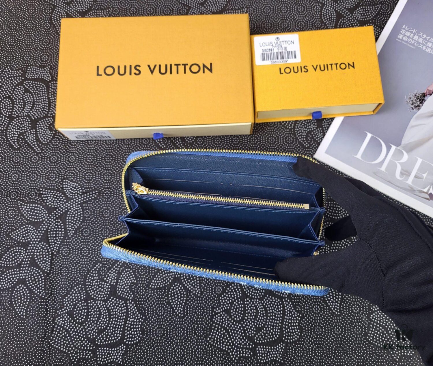 M82958 Blue Denim Zippy Wallet