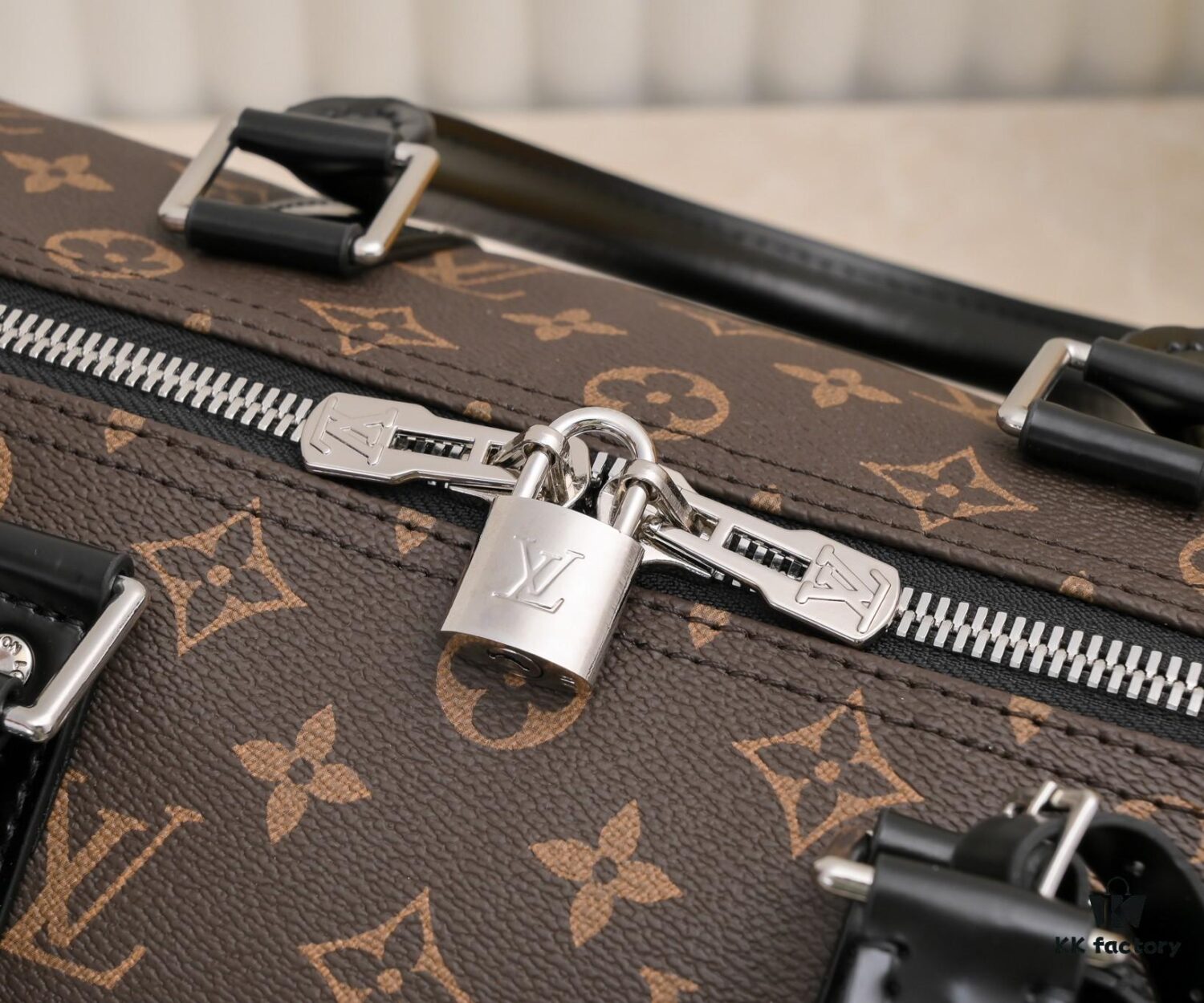 Exclusive Real Photo - Upgraded Version ‼️ Authentic Product ‼️ Highly Acclaimed Keepall 455055 Travel Bag in 5 Colors (with Strap) Available in Three Sizes