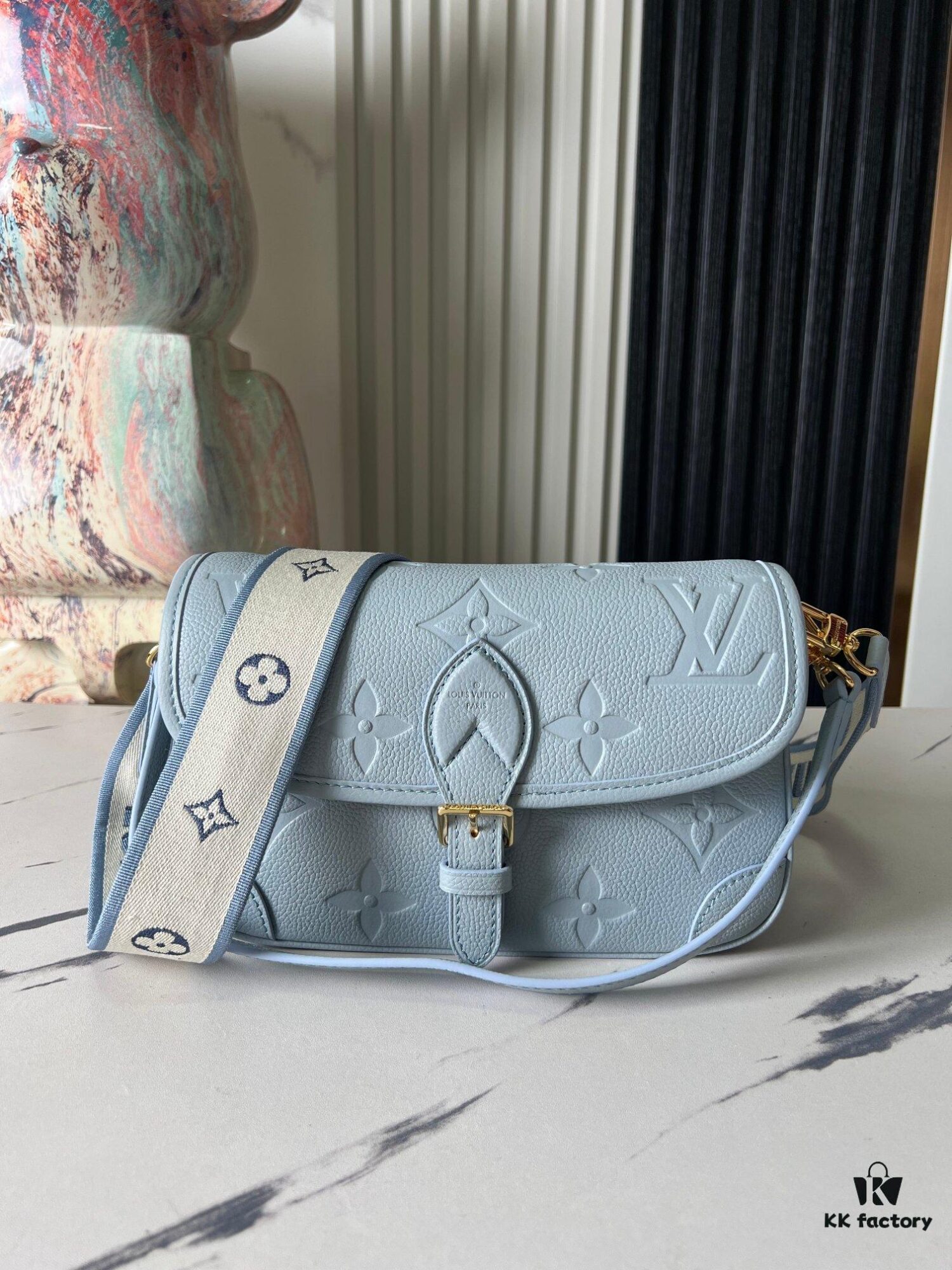 [Top Quality Original Order Exclusive Real Shot] M46846 Misty Blue M46386 Full Leather Embossed Baguette Bag Series Diane Handbag