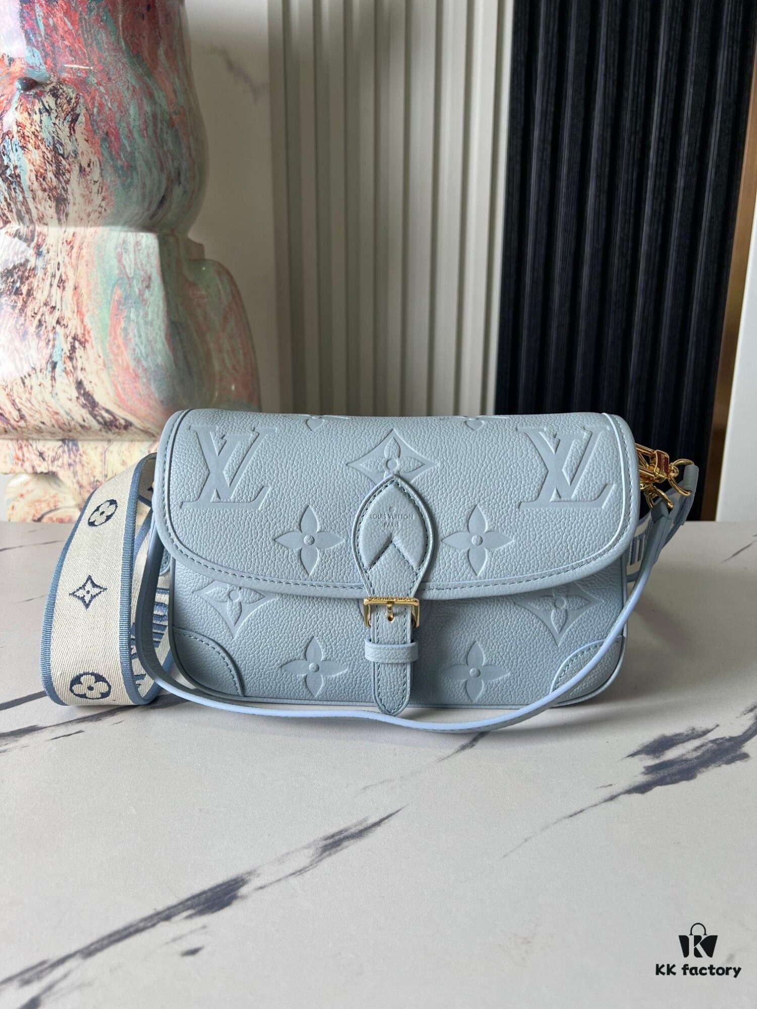[Top Quality Original Order Exclusive Real Shot] M46846 Misty Blue M46386 Full Leather Embossed Baguette Bag Series Diane Handbag