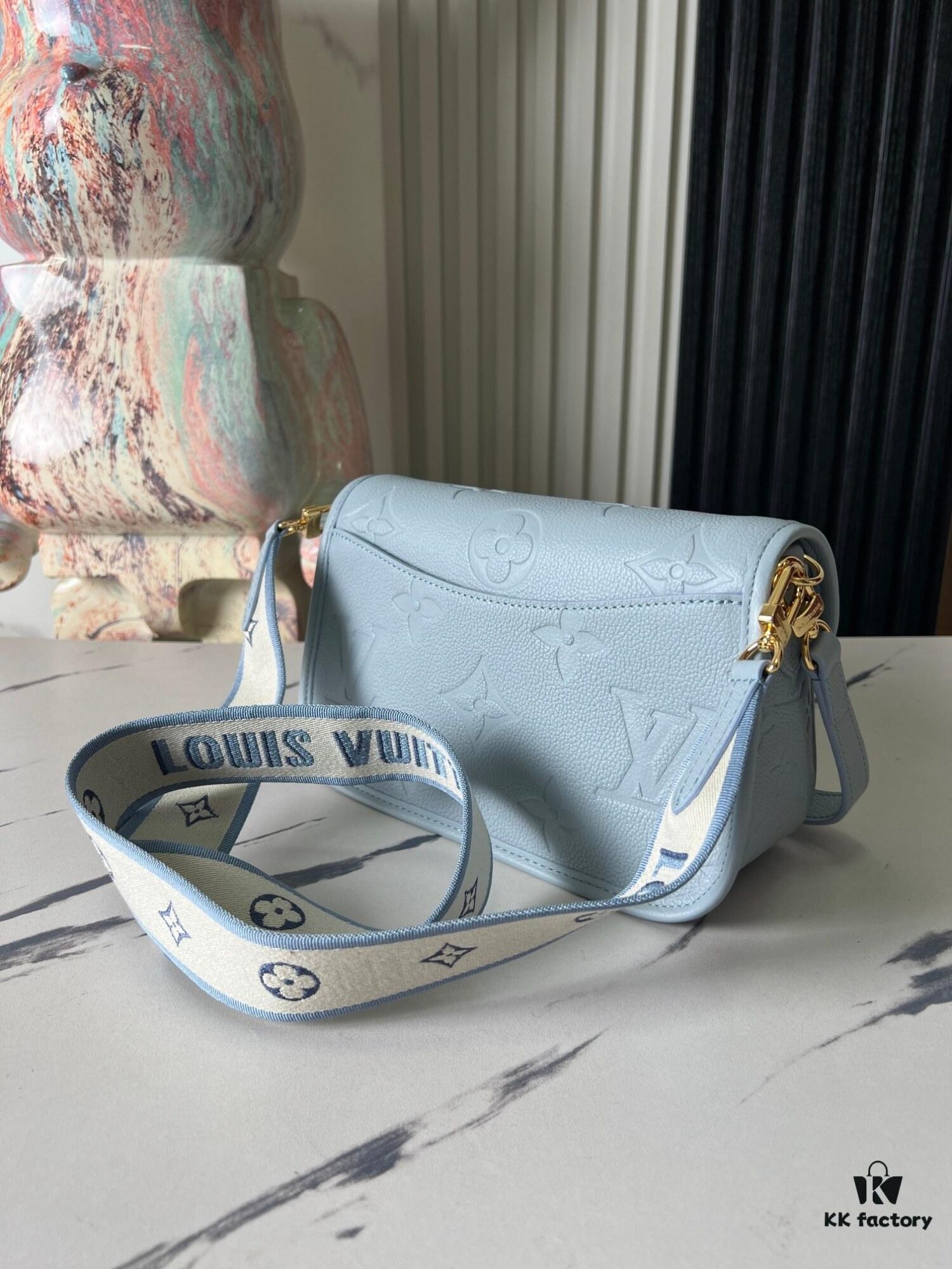 [Top Quality Original Order Exclusive Real Shot] M46846 Misty Blue M46386 Full Leather Embossed Baguette Bag Series Diane Handbag