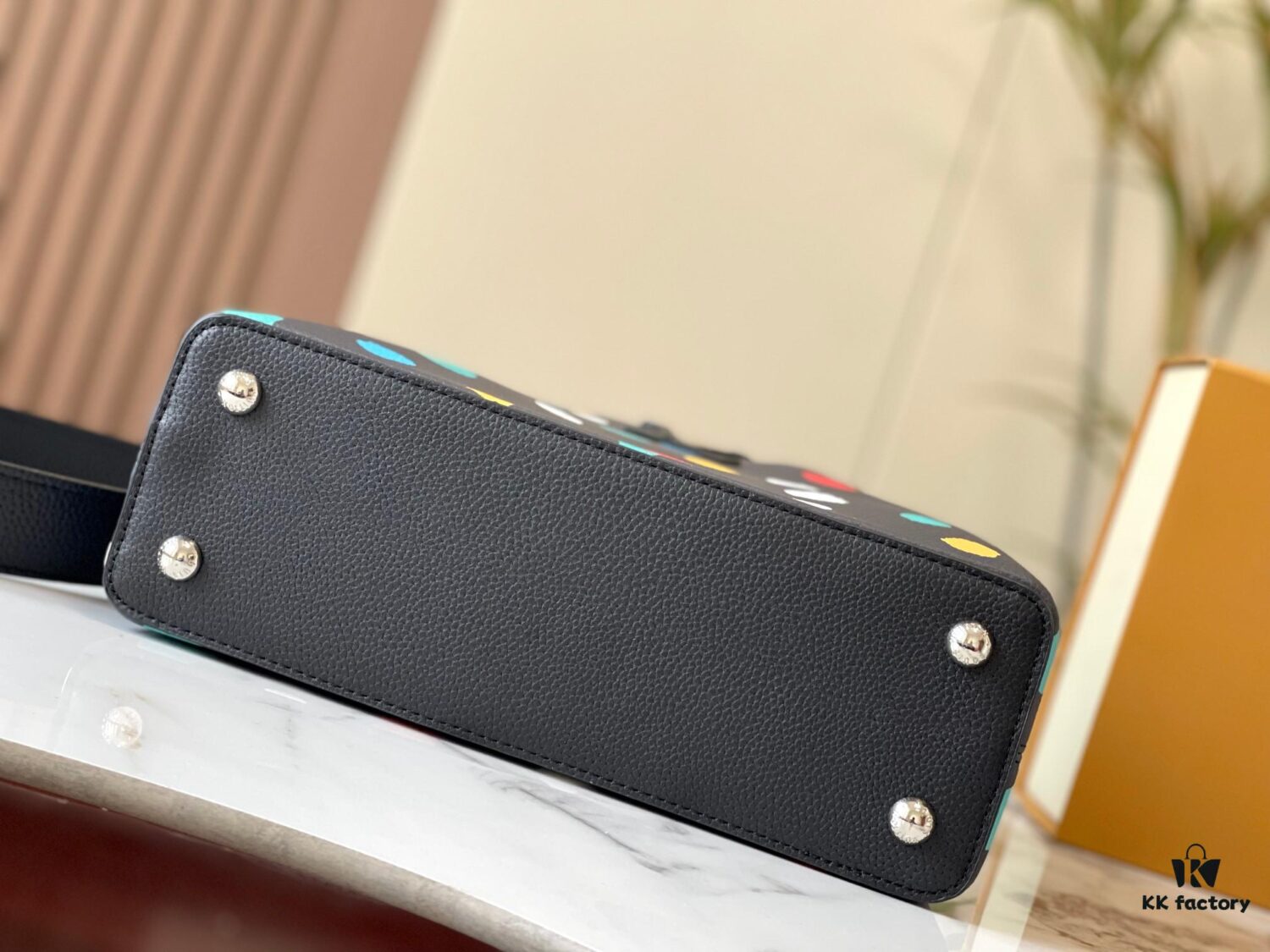 Upgraded M21665 LV x YK Capucines Medium Handbag