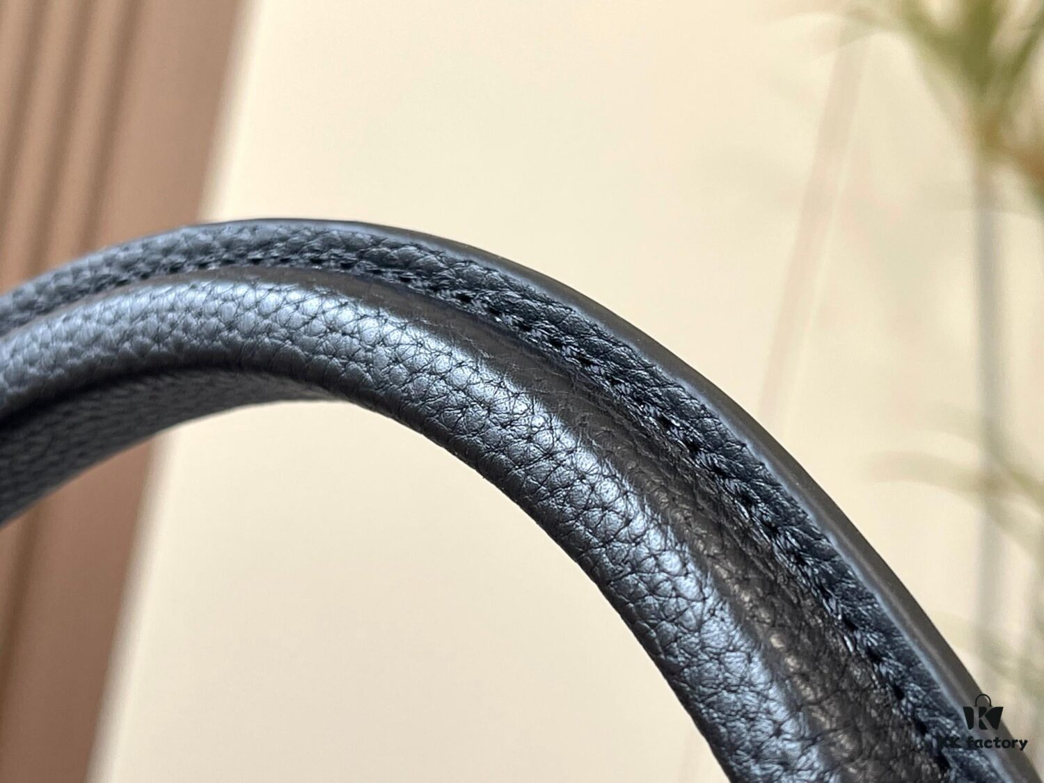 Upgraded M21665 LV x YK Capucines Medium Handbag