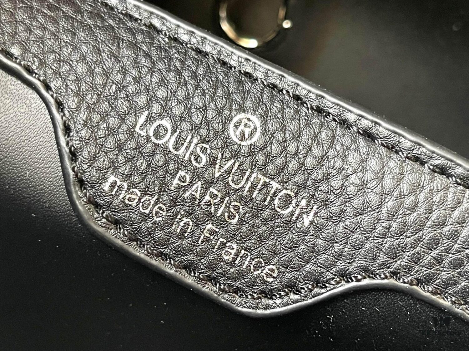 Upgraded M21665 LV x YK Capucines Medium Handbag
