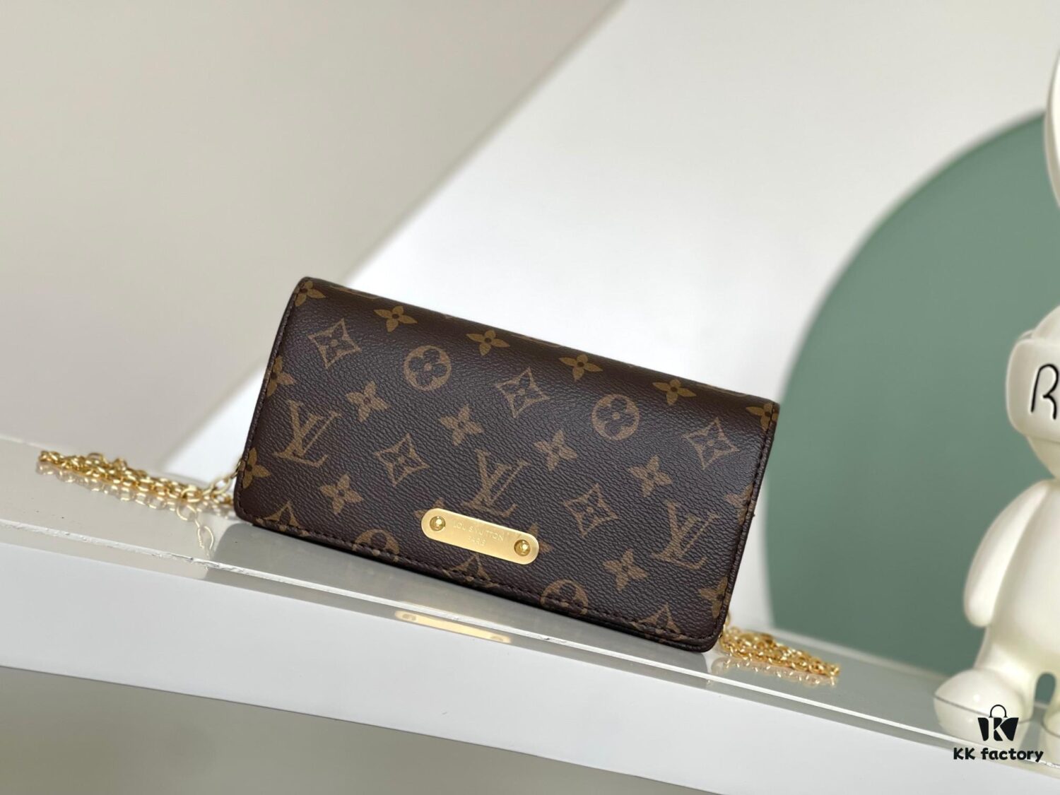 M82509 Vintage Lily Wallet on Chain