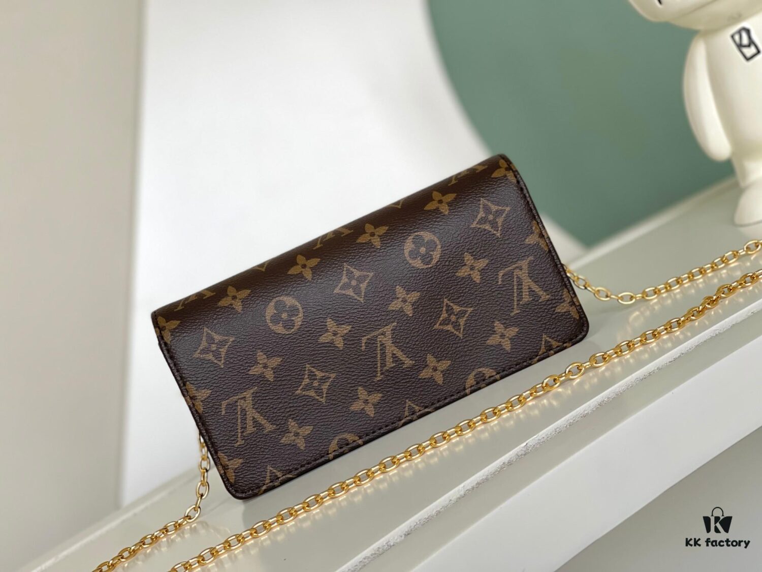 M82509 Vintage Lily Wallet on Chain