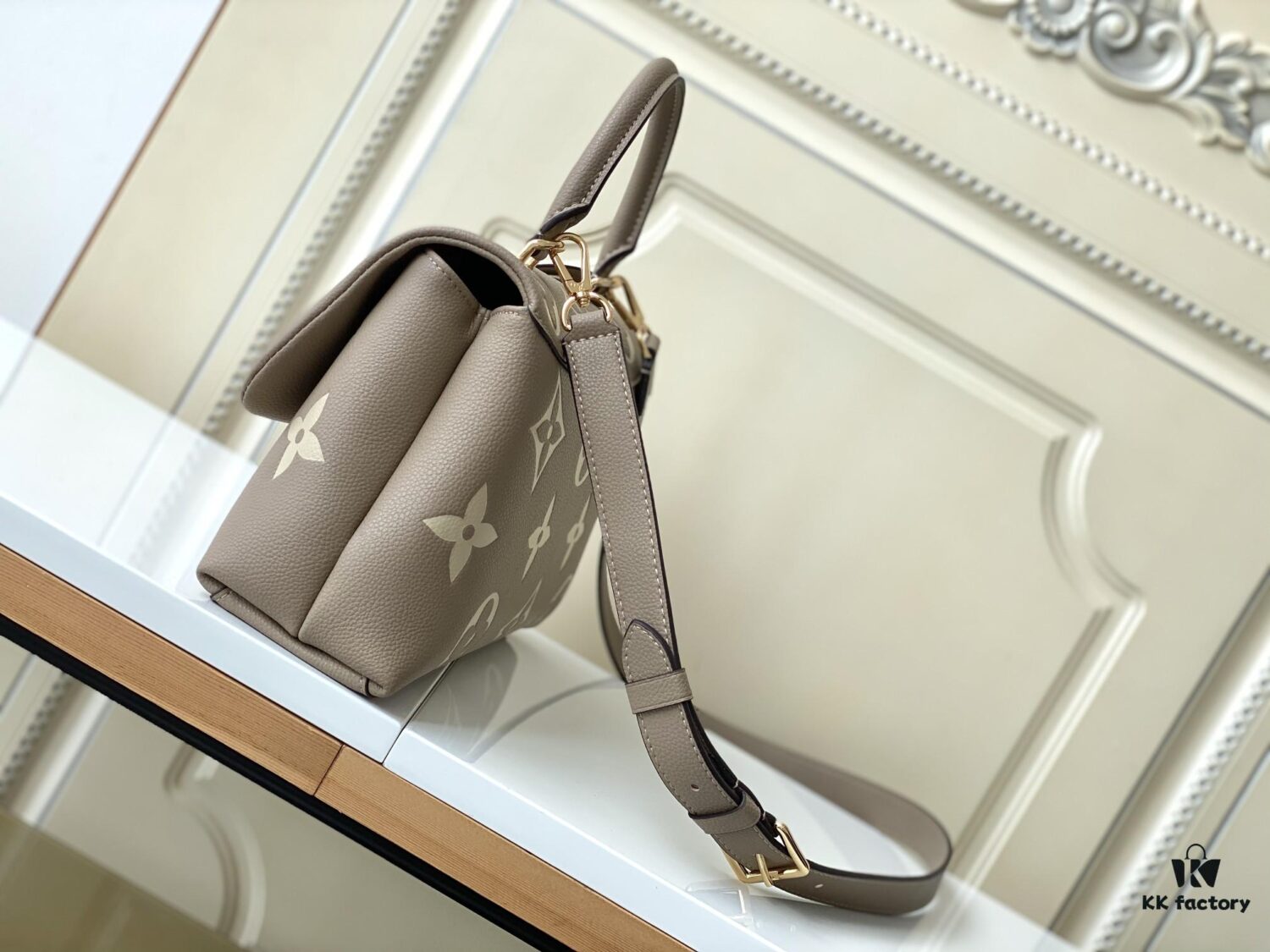 Price Adjustment [Haiyuan External Single Family Shoot] Large Size M45976 Black M46041 Apricot Print MADELEINE Louis Vuitton New Madeleine Medium Handbag Crafted in Monogram Empreinte Embossed Leather