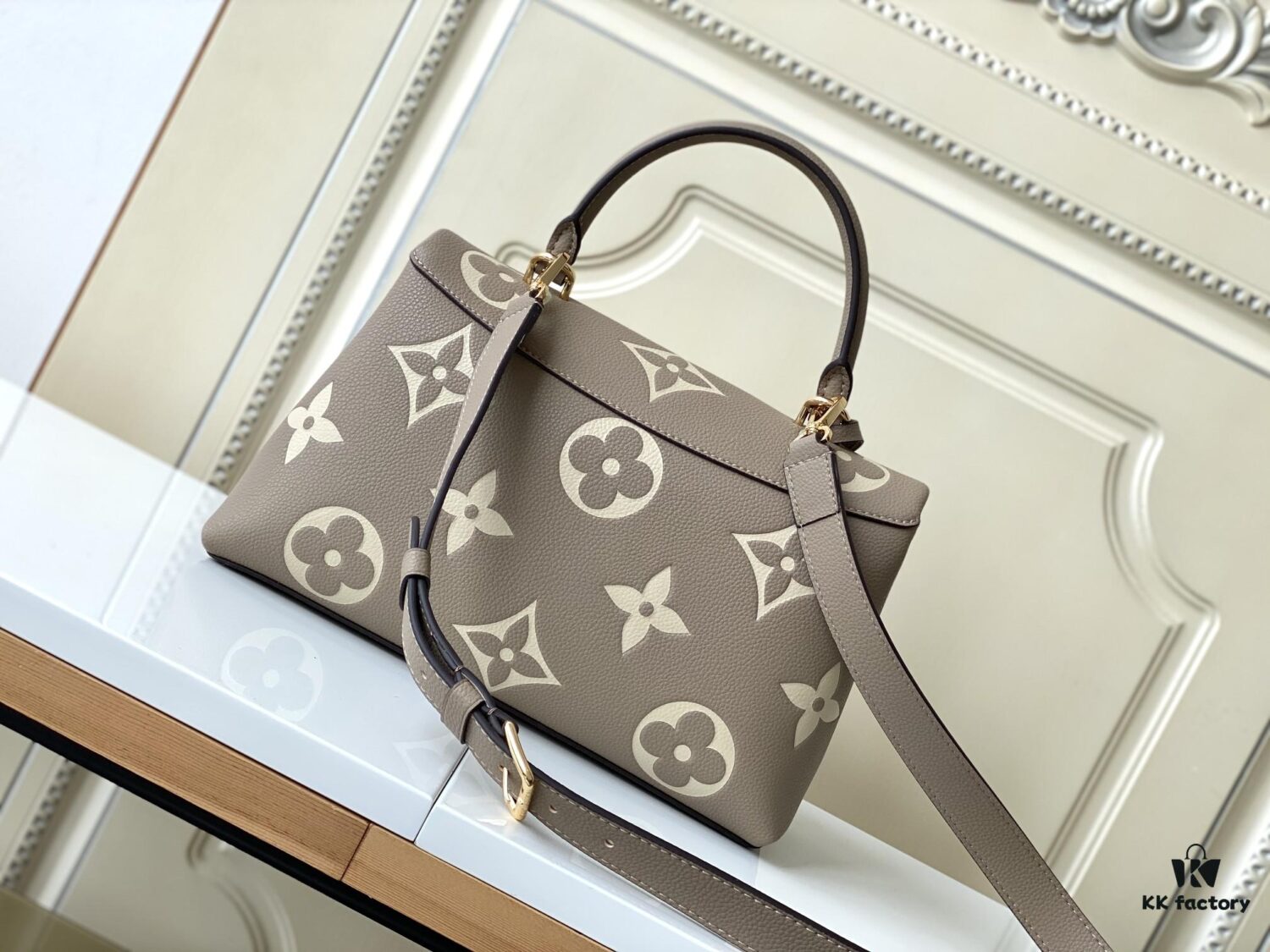 Price Adjustment [Haiyuan External Single Family Shoot] Large Size M45976 Black M46041 Apricot Print MADELEINE Louis Vuitton New Madeleine Medium Handbag Crafted in Monogram Empreinte Embossed Leather