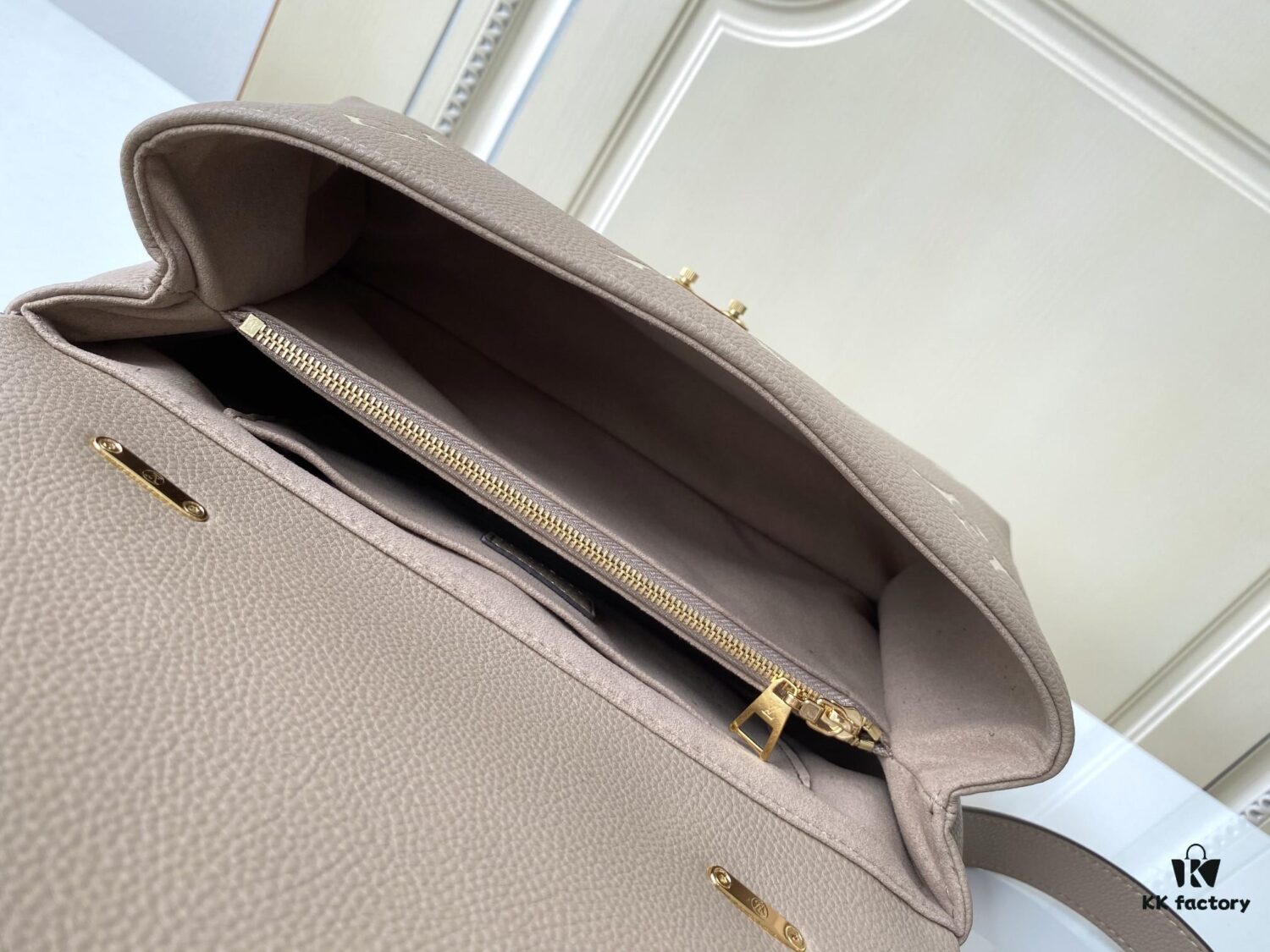 Price Adjustment [Haiyuan External Single Family Shoot] Large Size M45976 Black M46041 Apricot Print MADELEINE Louis Vuitton New Madeleine Medium Handbag Crafted in Monogram Empreinte Embossed Leather