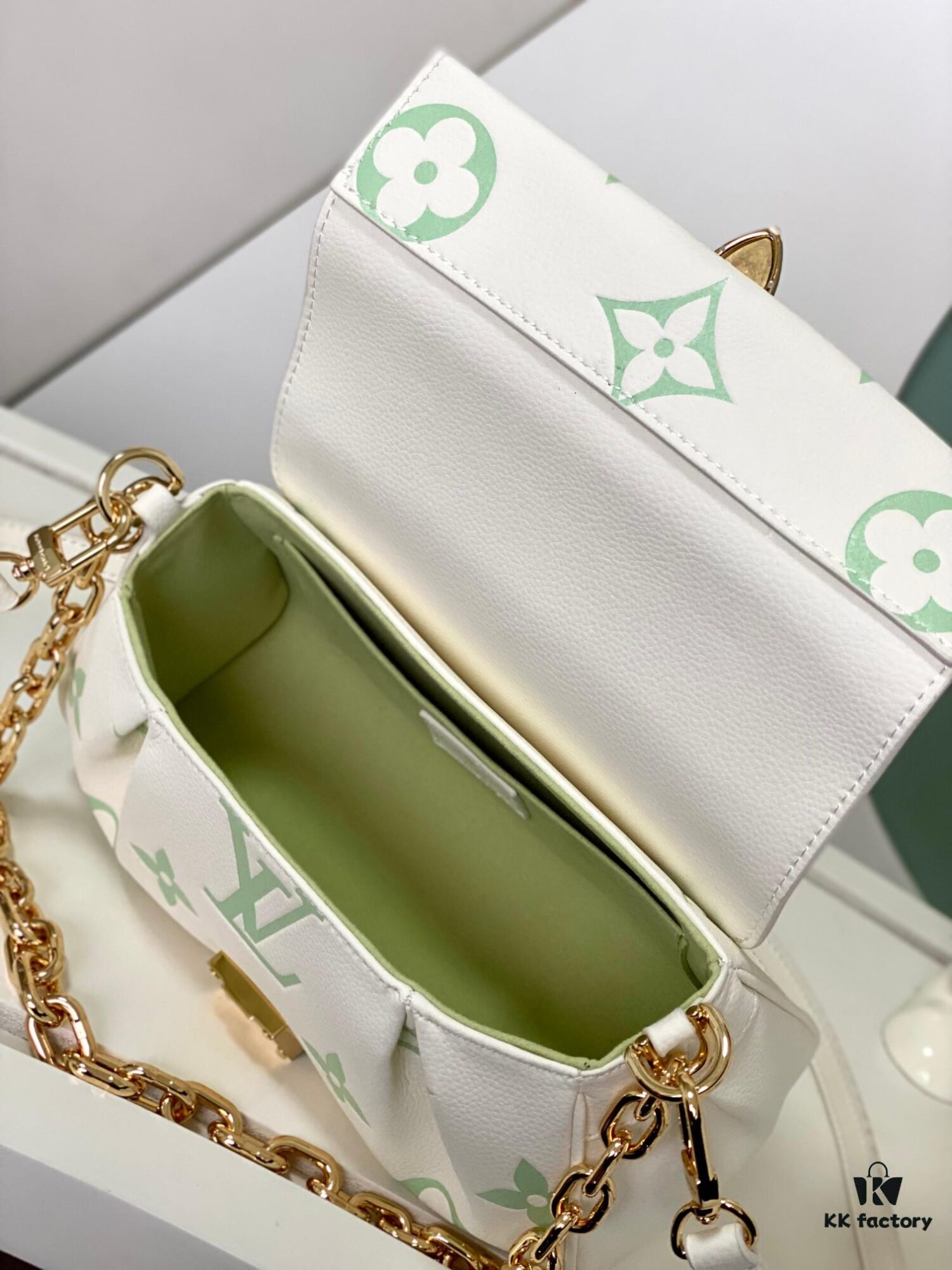 FAVORITE Handbag m46842 Matcha Green (Milk)