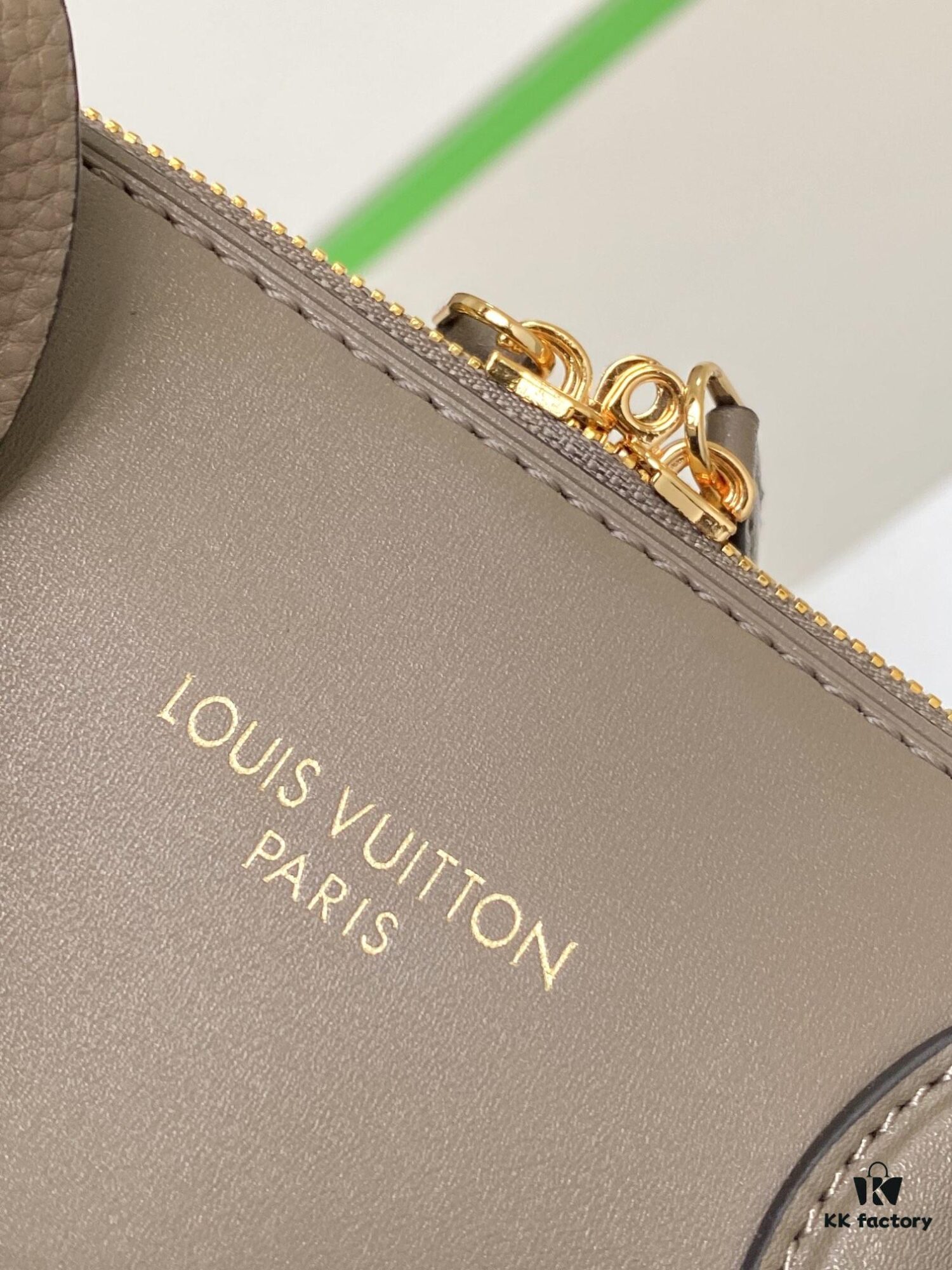 M22927 Gray Lock It MM Bag Fine and Practical