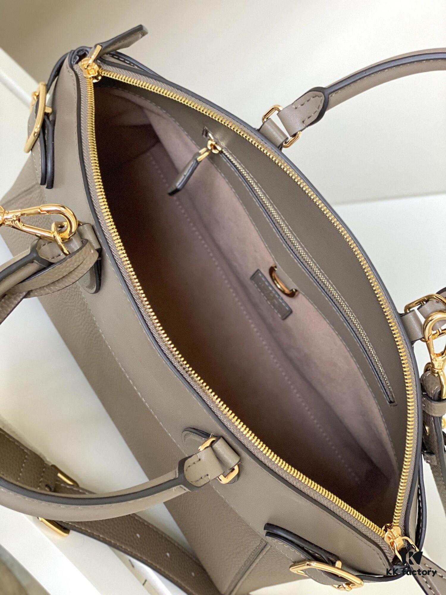 M22927 Gray Lock It MM Bag Fine and Practical