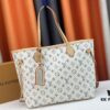 M40995 Medium Shopping Bag 💋💋 Louis Vuitton New Neverfull, A Fresh Reinterpretation of the Iconic Handbag