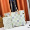 M40995 Medium Shopping Bag 💋💋 Louis Vuitton New Neverfull, A Fresh Take on a Classic Handbag