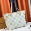 M40995 Medium Shopping Bag 💋💋 Louis Vuitton New Neverfull, A Fresh Take on a Classic Handbag