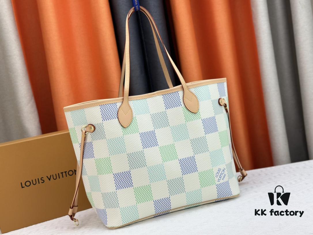 M40995 Medium Shopping Bag 💋💋 Louis Vuitton New Neverfull, A Fresh Take on a Classic Handbag