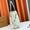 M40995 Medium Shopping Bag 💋💋 Louis Vuitton New Neverfull, A Fresh Take on a Classic Handbag