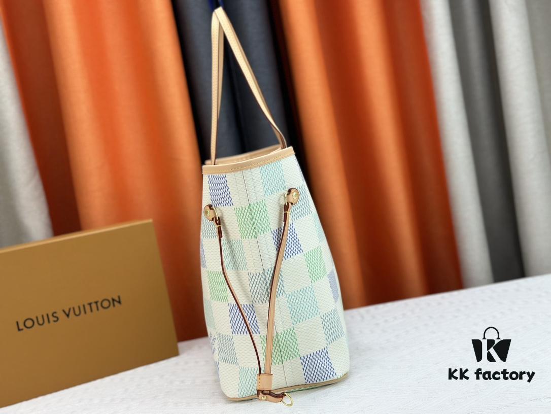 M40995 Medium Shopping Bag 💋💋 Louis Vuitton New Neverfull, A Fresh Take on a Classic Handbag