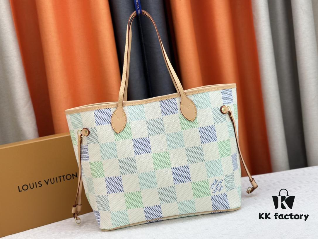 M40995 Medium Shopping Bag 💋💋 Louis Vuitton New Neverfull, A Fresh Take on a Classic Handbag