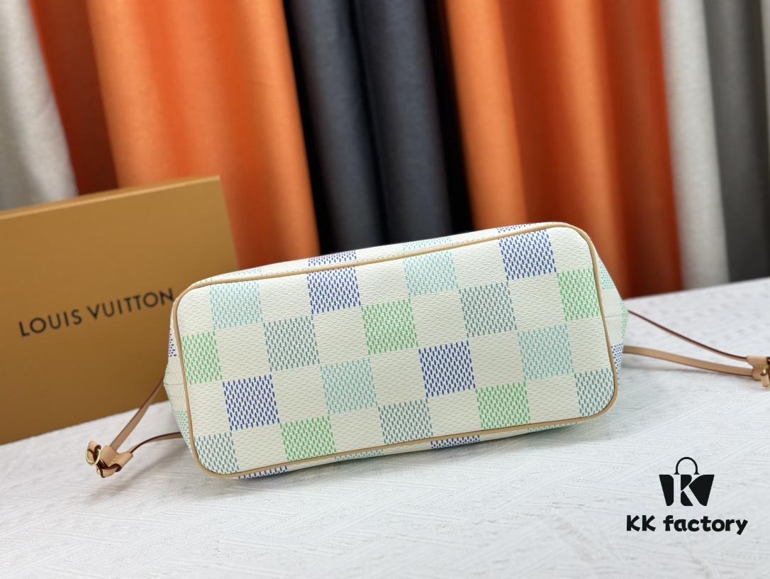 M40995 Medium Shopping Bag 💋💋 Louis Vuitton New Neverfull, A Fresh Take on a Classic Handbag