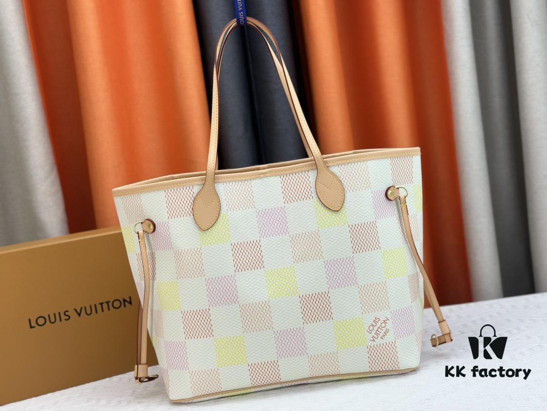 M40995 Medium Shopping Bag 💋💋 Louis Vuitton New Neverfull, A Fresh Take on the Iconic Bag Exploring Refined Interior Details