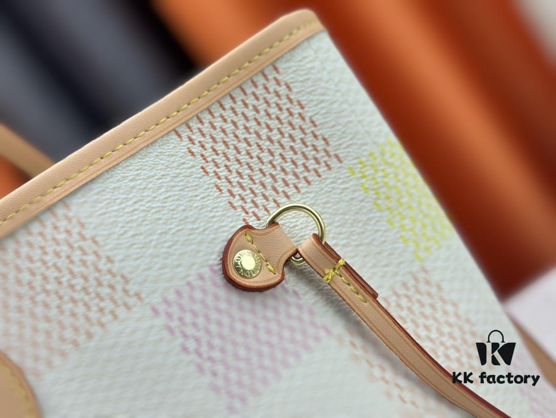 M40995 Medium Shopping Bag 💋💋 Louis Vuitton New Neverfull, A Fresh Take on the Iconic Bag Exploring Refined Interior Details