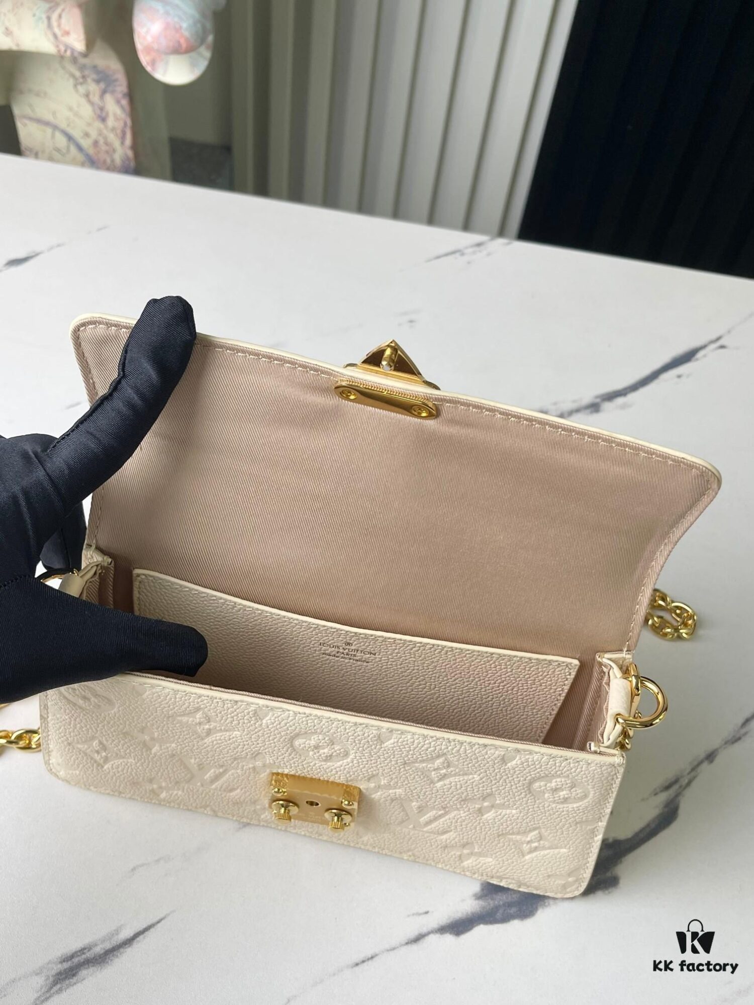 Top-tier Original Surplus, Exclusive Real Photos: M82836 White Full Leather Embossed Wallet On Chain Metis Chain Bag, M82836 82637 Black Embossed