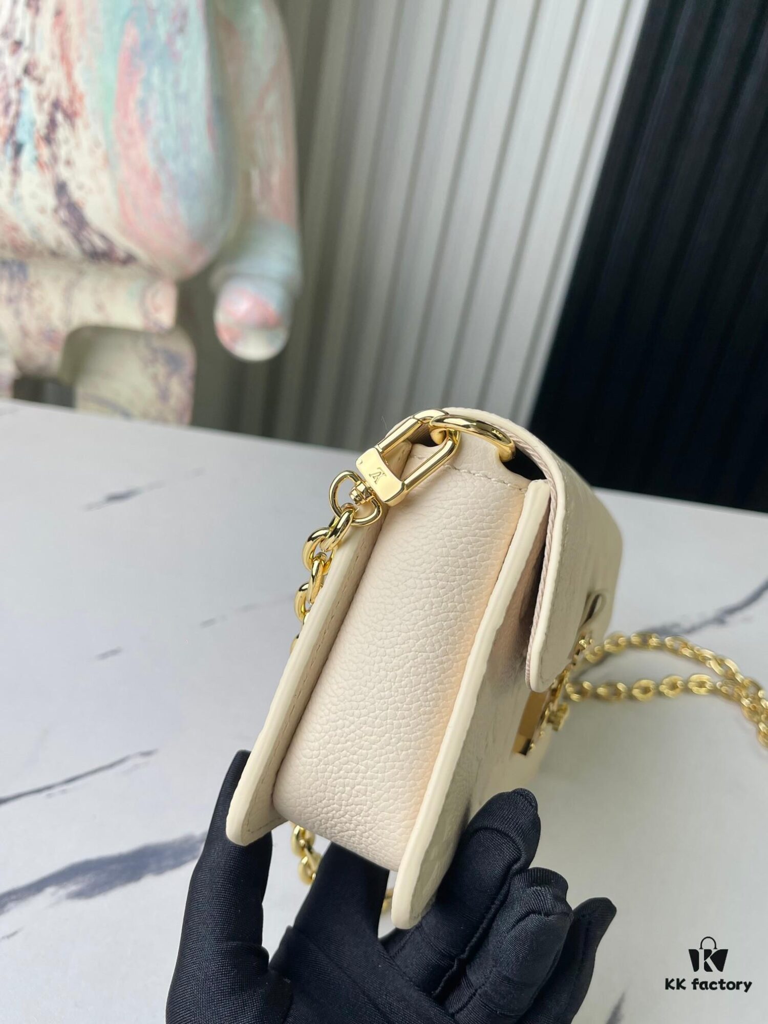 Top-tier Original Surplus, Exclusive Real Photos: M82836 White Full Leather Embossed Wallet On Chain Metis Chain Bag, M82836 82637 Black Embossed