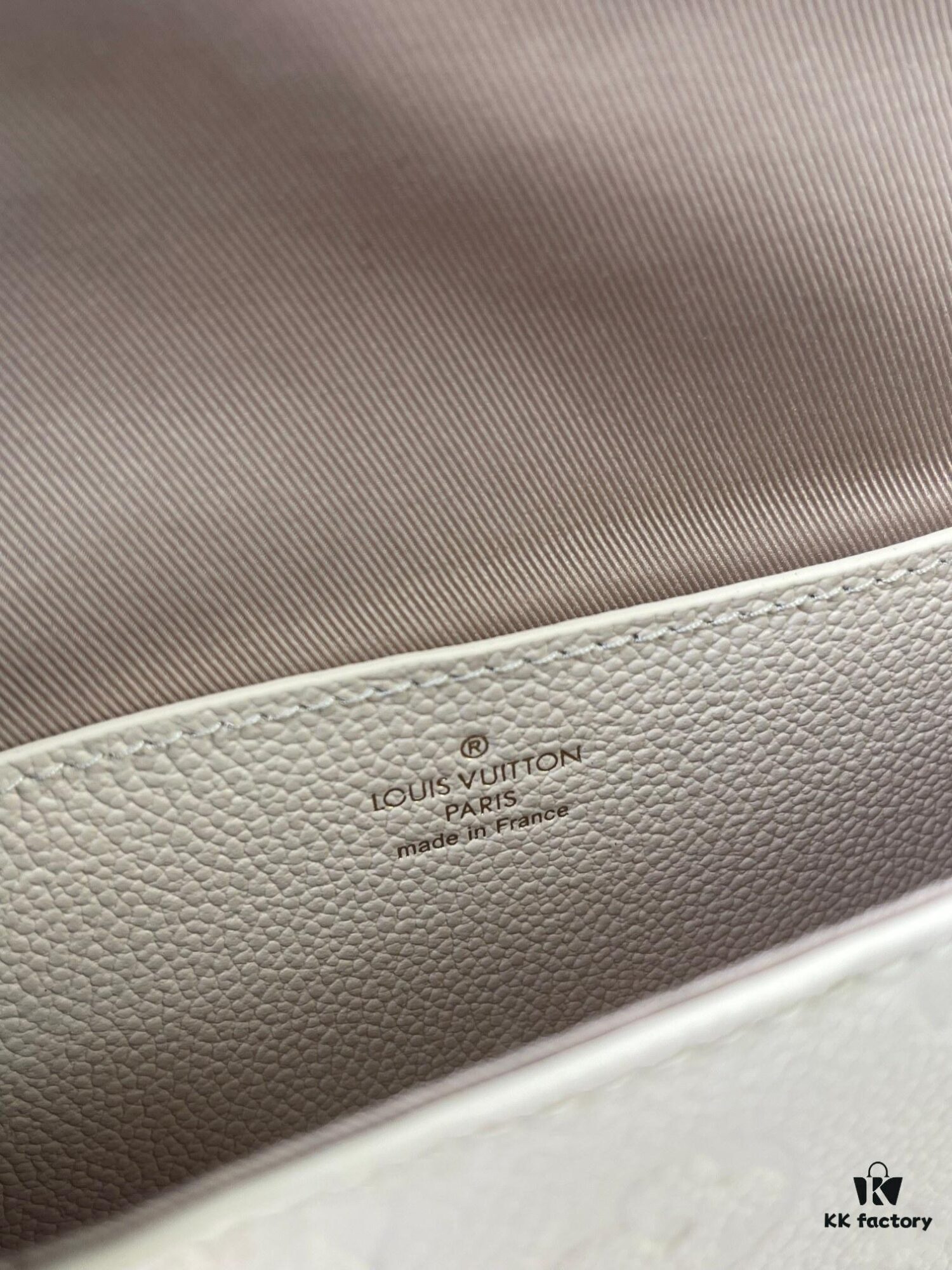 Top-tier Original Surplus, Exclusive Real Photos: M82836 White Full Leather Embossed Wallet On Chain Metis Chain Bag, M82836 82637 Black Embossed