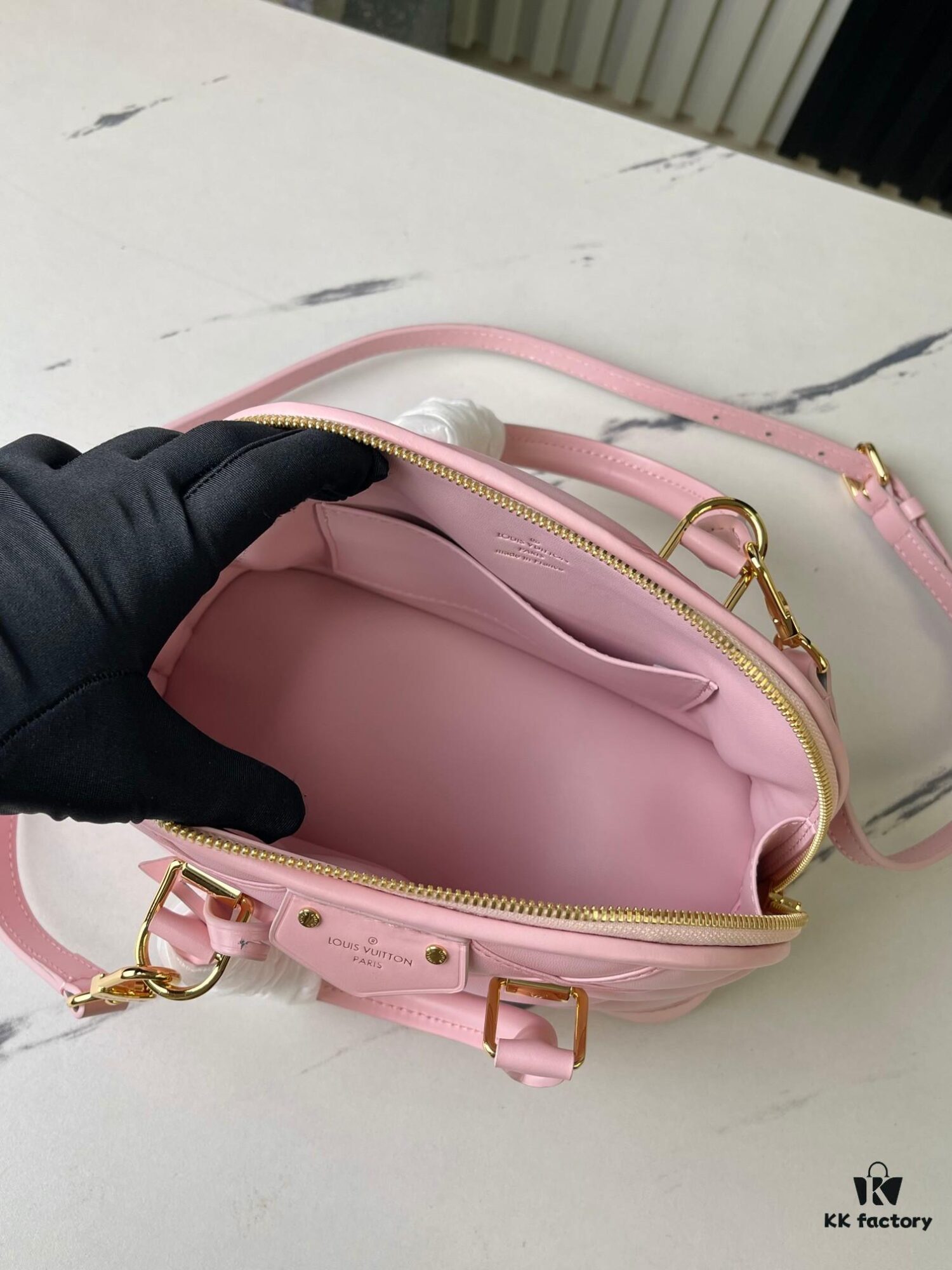 Top Quality Original Design Exclusive Real Shot M24453 Pink Quilted Full Leather Alma BB Shell Handbag