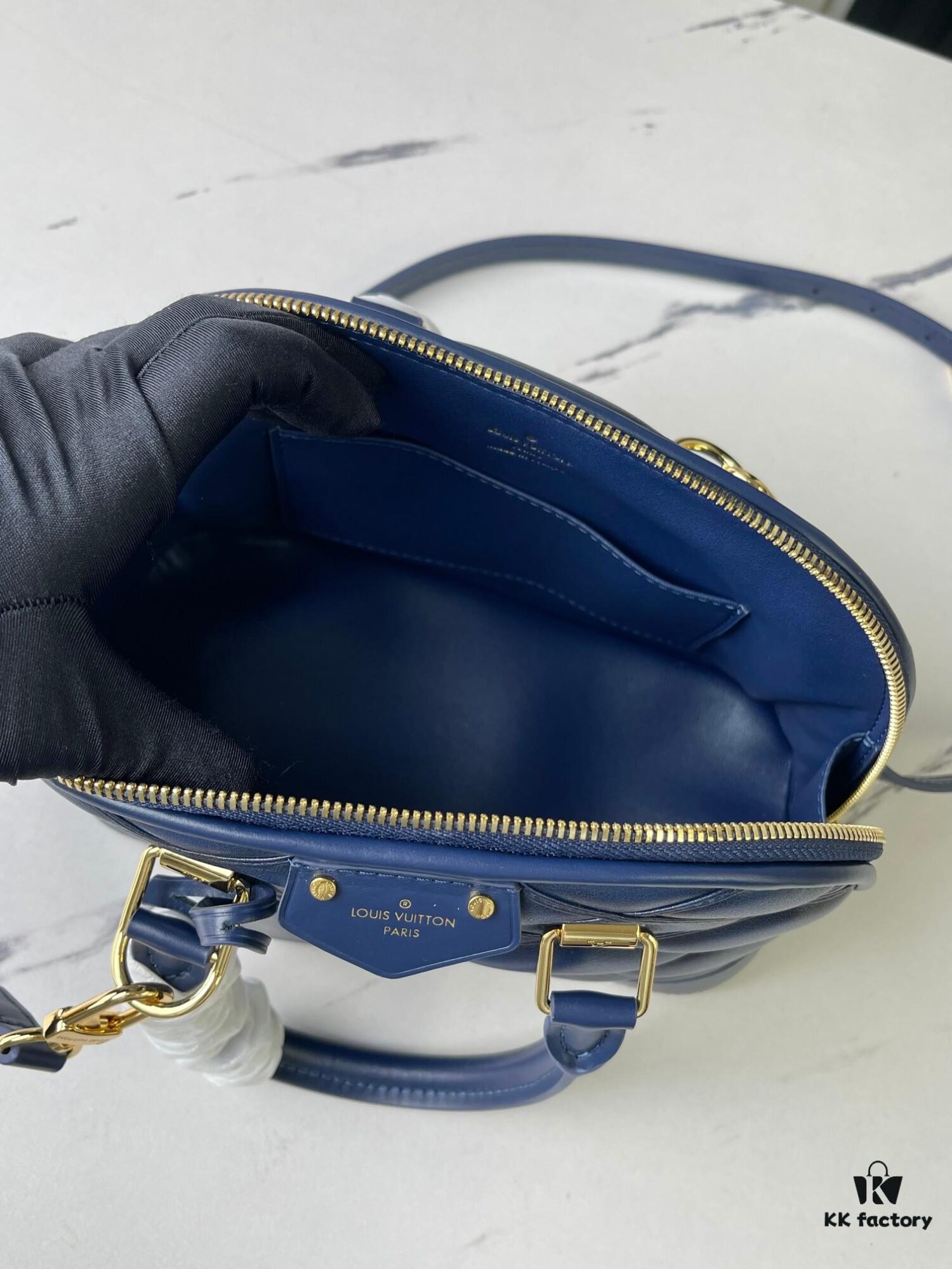 Top Quality Original Design Exclusive Real Shot M23666 Deep Blue Diamond Quilted Full Leather Clam Shell Bag Series Alma BB Handbag