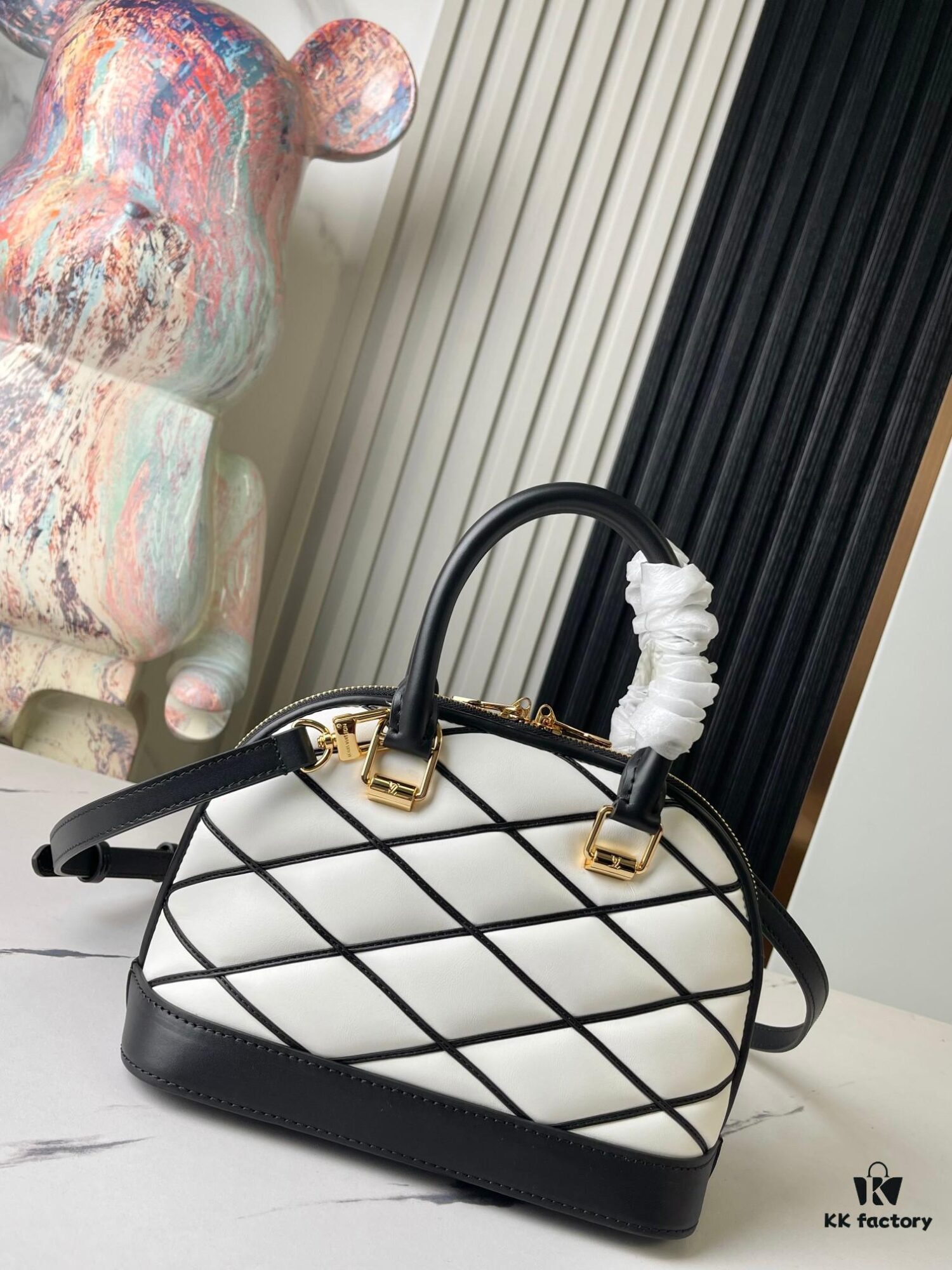 Top-tier Original Stock Exclusive Real Photo M23761 White Diamond-quilted Full Leather Shell Bag Series Alma BB Handbag