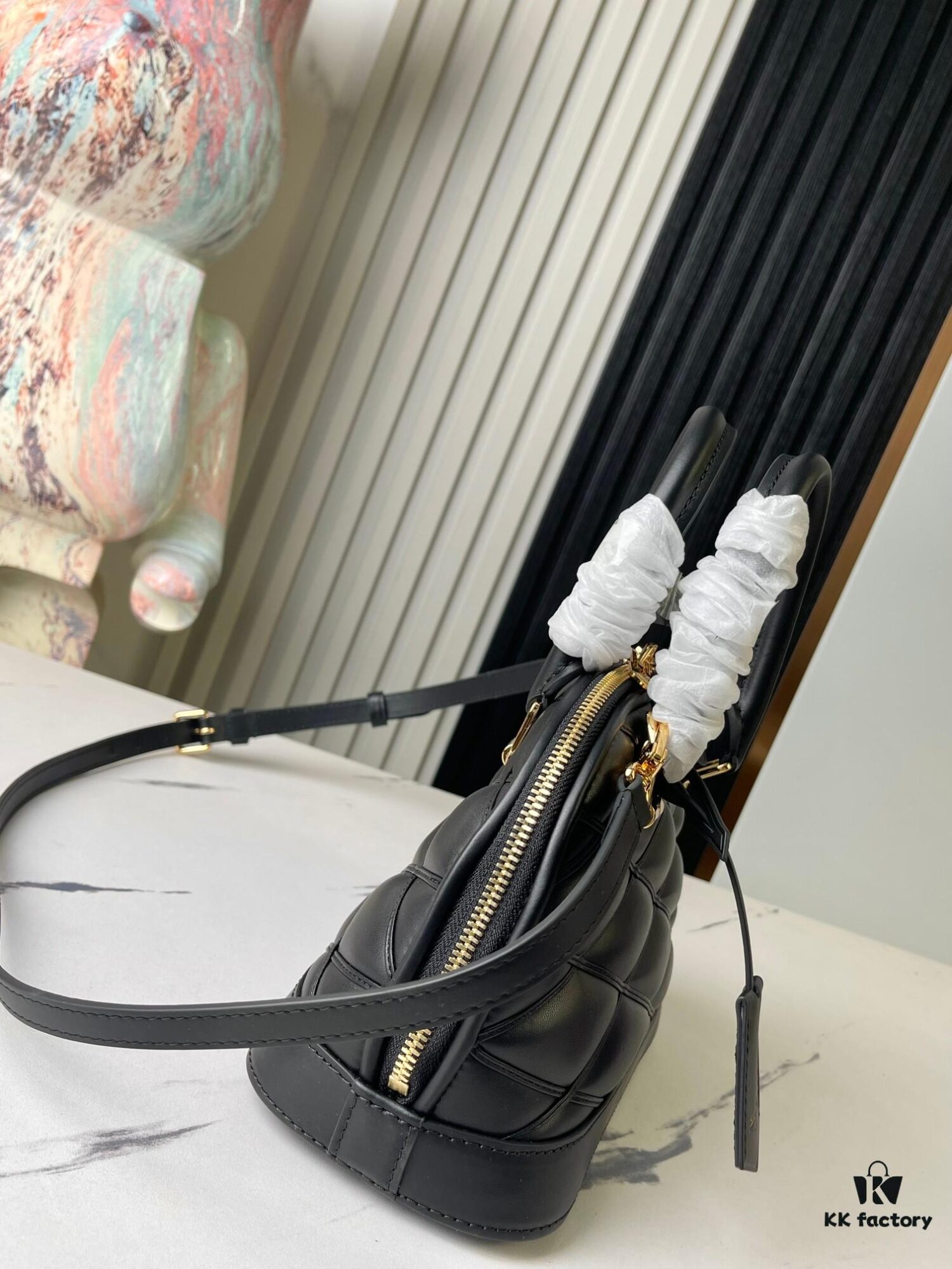 Top-tier Original Stock Exclusive Real Photos M83048 Black Diamond-quilted Full Leather Alma BB Clutch Bag