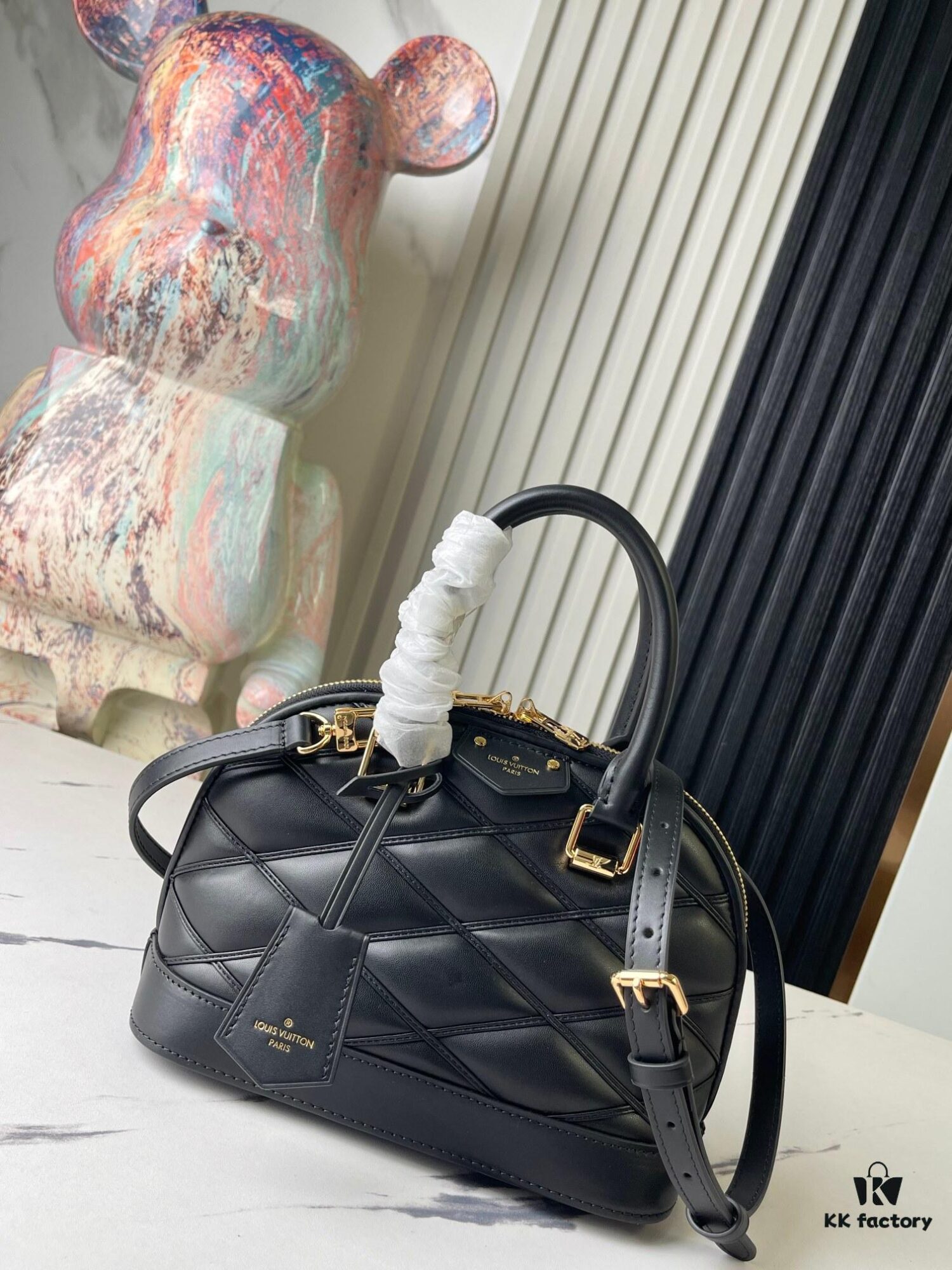 Top-tier Original Stock Exclusive Real Photos M83048 Black Diamond-quilted Full Leather Alma BB Clutch Bag