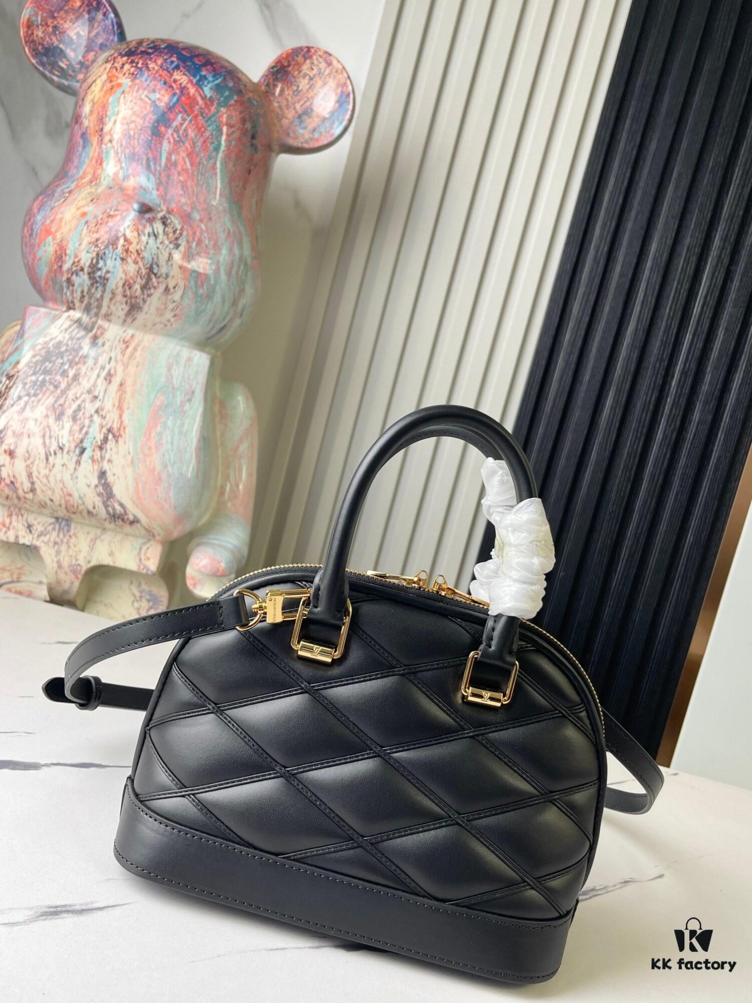 Top-tier Original Stock Exclusive Real Photos M83048 Black Diamond-quilted Full Leather Alma BB Clutch Bag