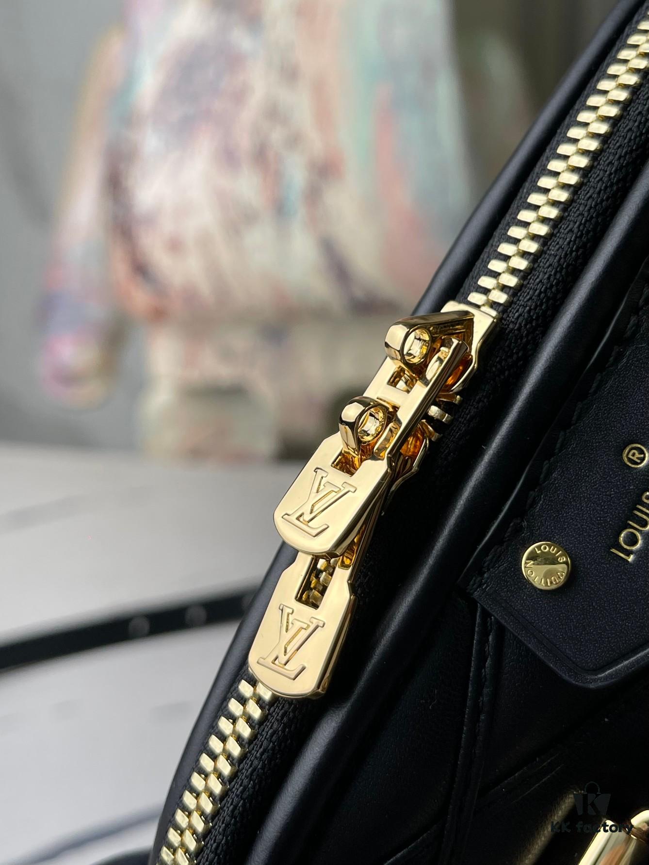 Top-tier Original Stock Exclusive Real Photos M83048 Black Diamond-quilted Full Leather Alma BB Clutch Bag