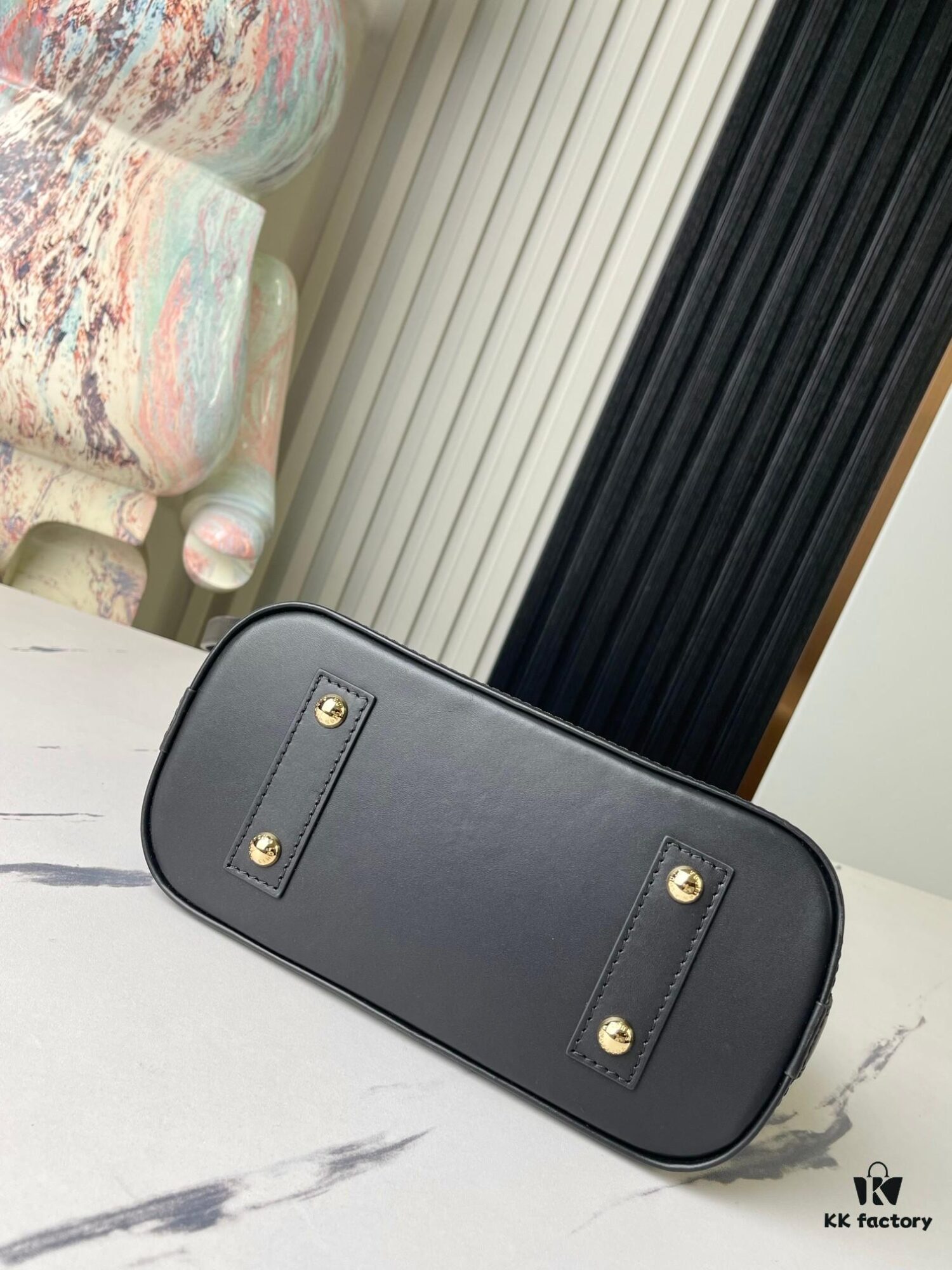 Top-tier Original Stock Exclusive Real Photos M83048 Black Diamond-quilted Full Leather Alma BB Clutch Bag