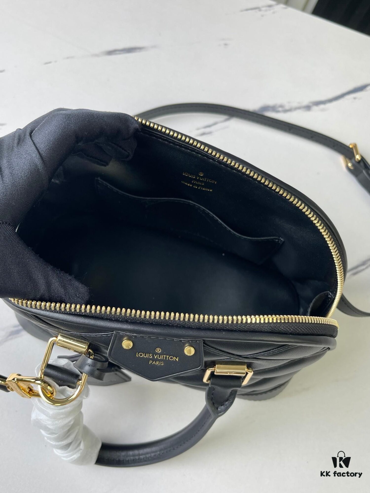 Top-tier Original Stock Exclusive Real Photos M83048 Black Diamond-quilted Full Leather Alma BB Clutch Bag