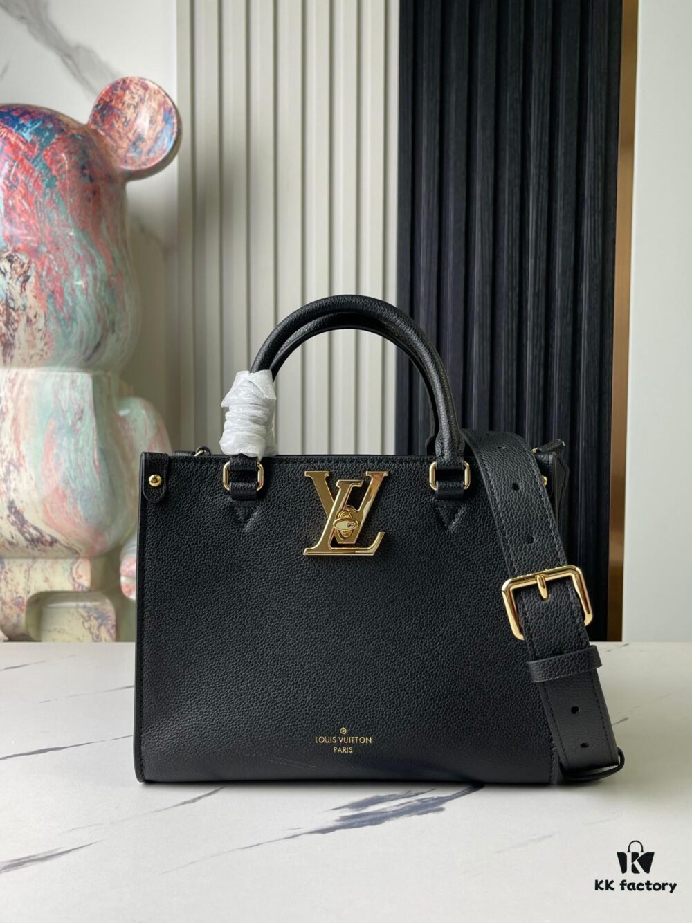 Top-Quality Original Order Exclusive Real Shot M22311 Black Full Leather Square Bag Series Lock & Go Handbag M23637