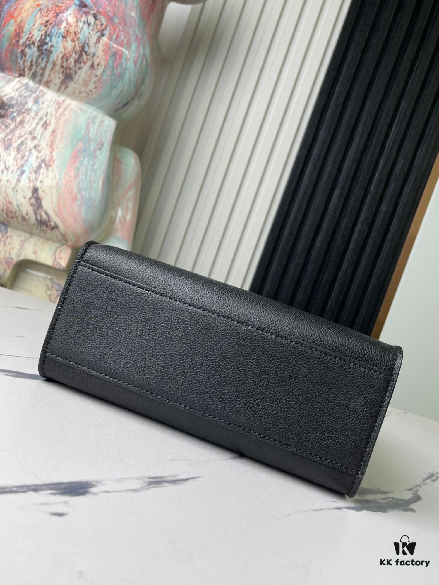 Top-Quality Original Order Exclusive Real Shot M22311 Black Full Leather Square Bag Series Lock & Go Handbag M23637