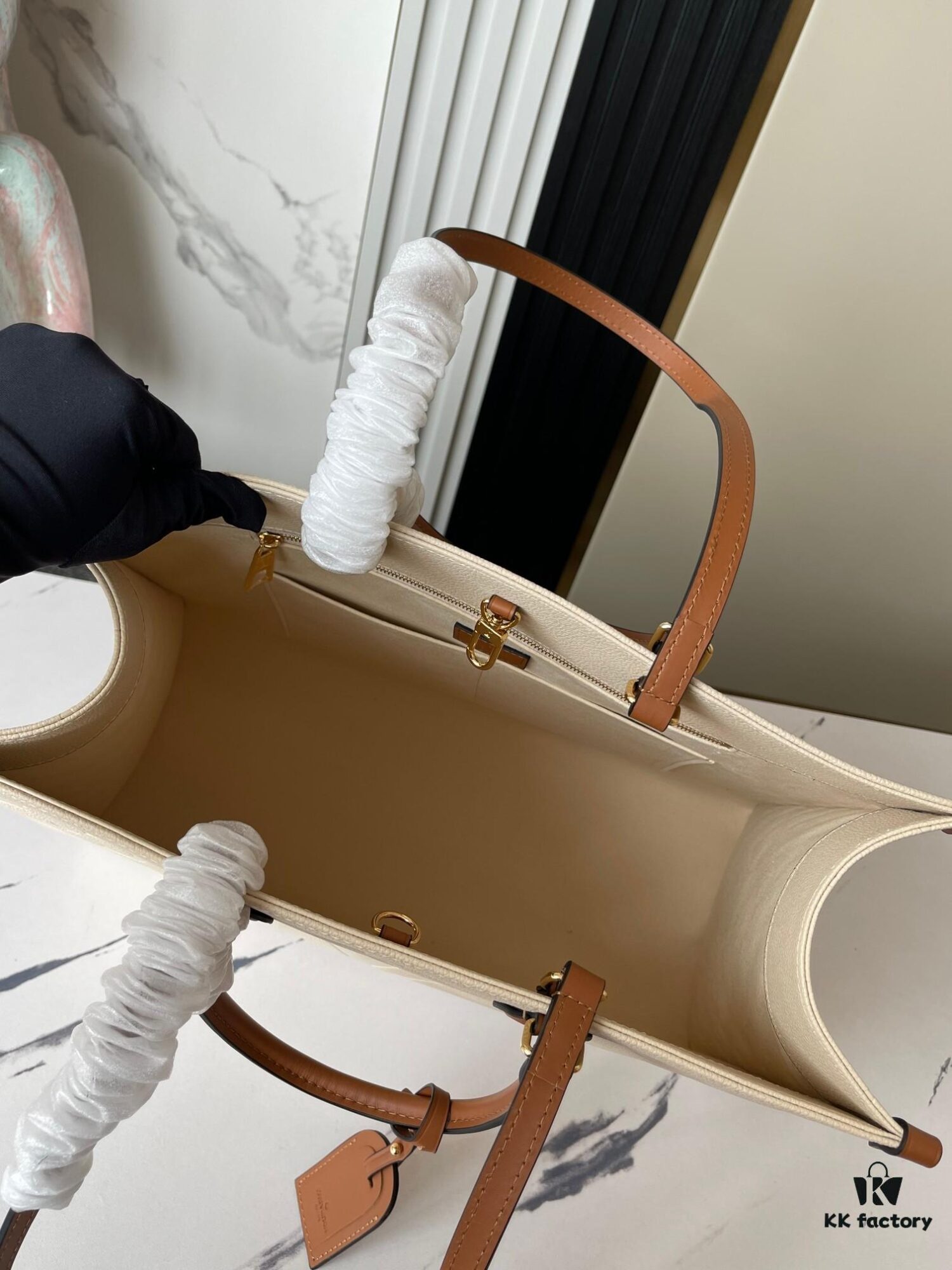 Top-Grade Full-Grain Leather, Exclusive Real Photos: M45933 White Beige Matelassé, Mama Bag Series M45081 Milky White M44925 Black Size: 41.0 x 34.0 x 19.0 cm Louis Vuitton Onthego Large Tote