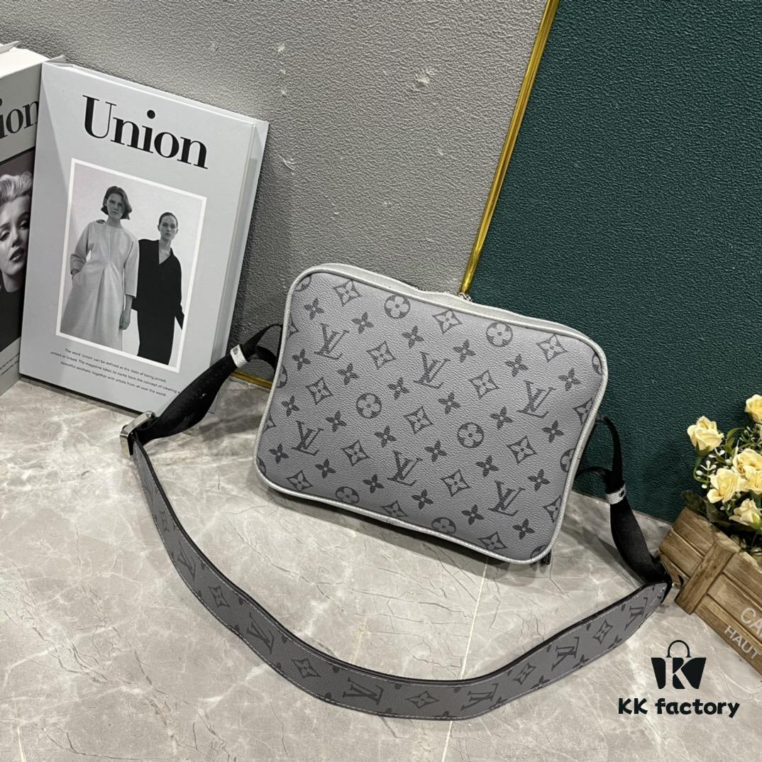 Upgraded M30233 M30241 M30830 Louis Vuitton Outdoor Messenger Bag in Taïga Leather and Monogram Canvas for Spring-Summer 2019