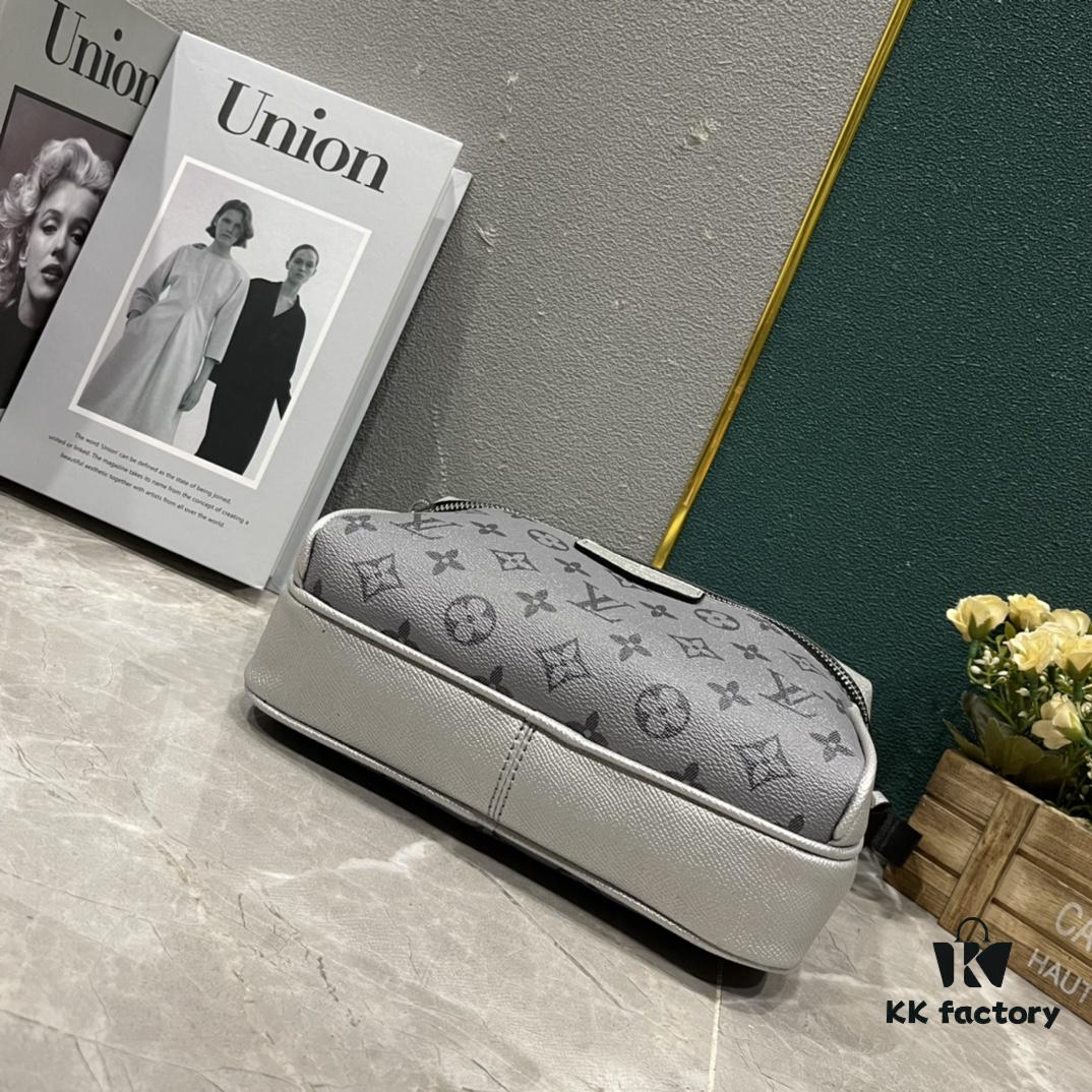 Upgraded M30233 M30241 M30830 Louis Vuitton Outdoor Messenger Bag in Taïga Leather and Monogram Canvas for Spring-Summer 2019