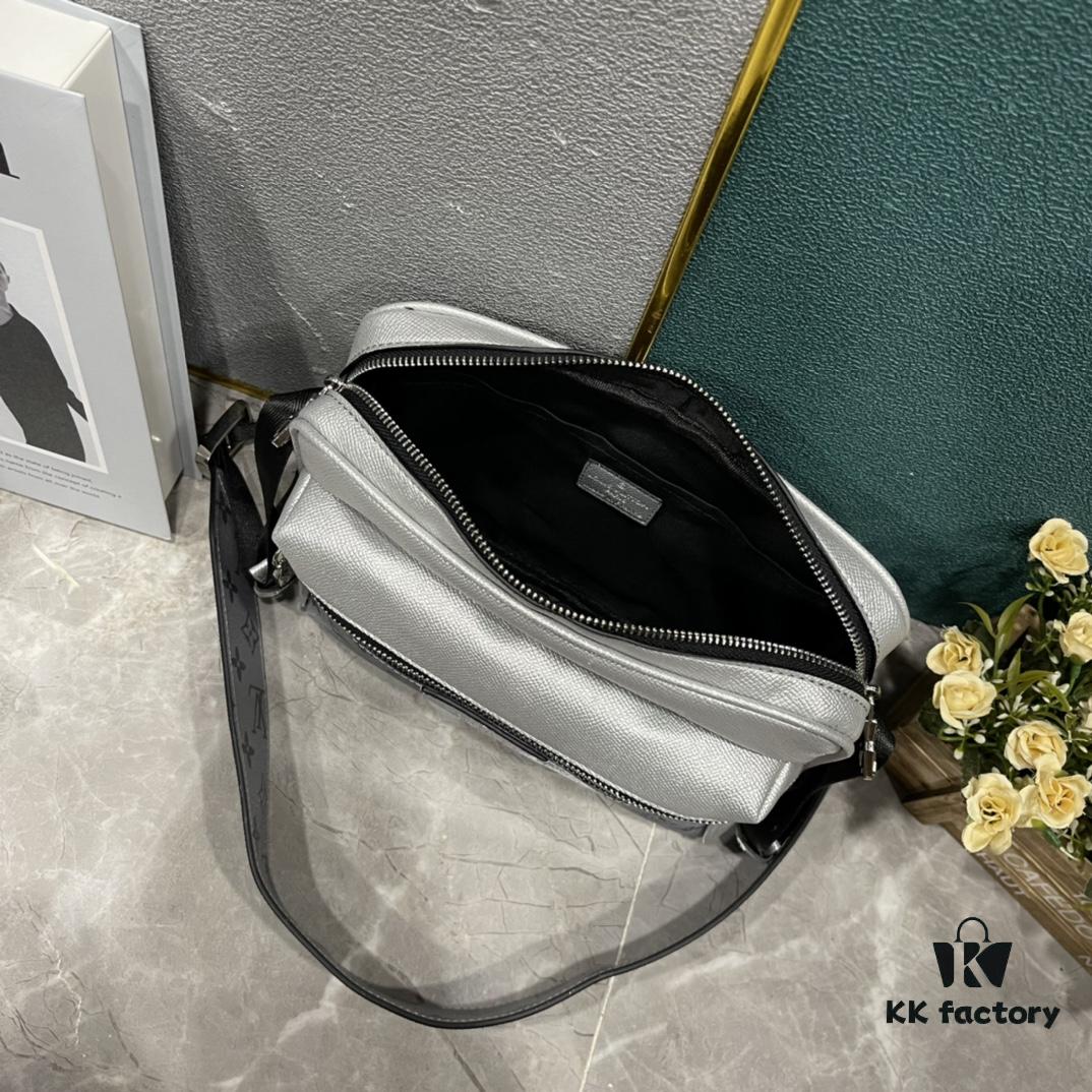 Upgraded M30233 M30241 M30830 Louis Vuitton Outdoor Messenger Bag in Taïga Leather and Monogram Canvas for Spring-Summer 2019