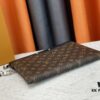 M81848 M81569 M82079 Exclusive Real Shot! To-Go Handheld Bag from Louis Vuitton's Late 2022 'Room with a View' Collection