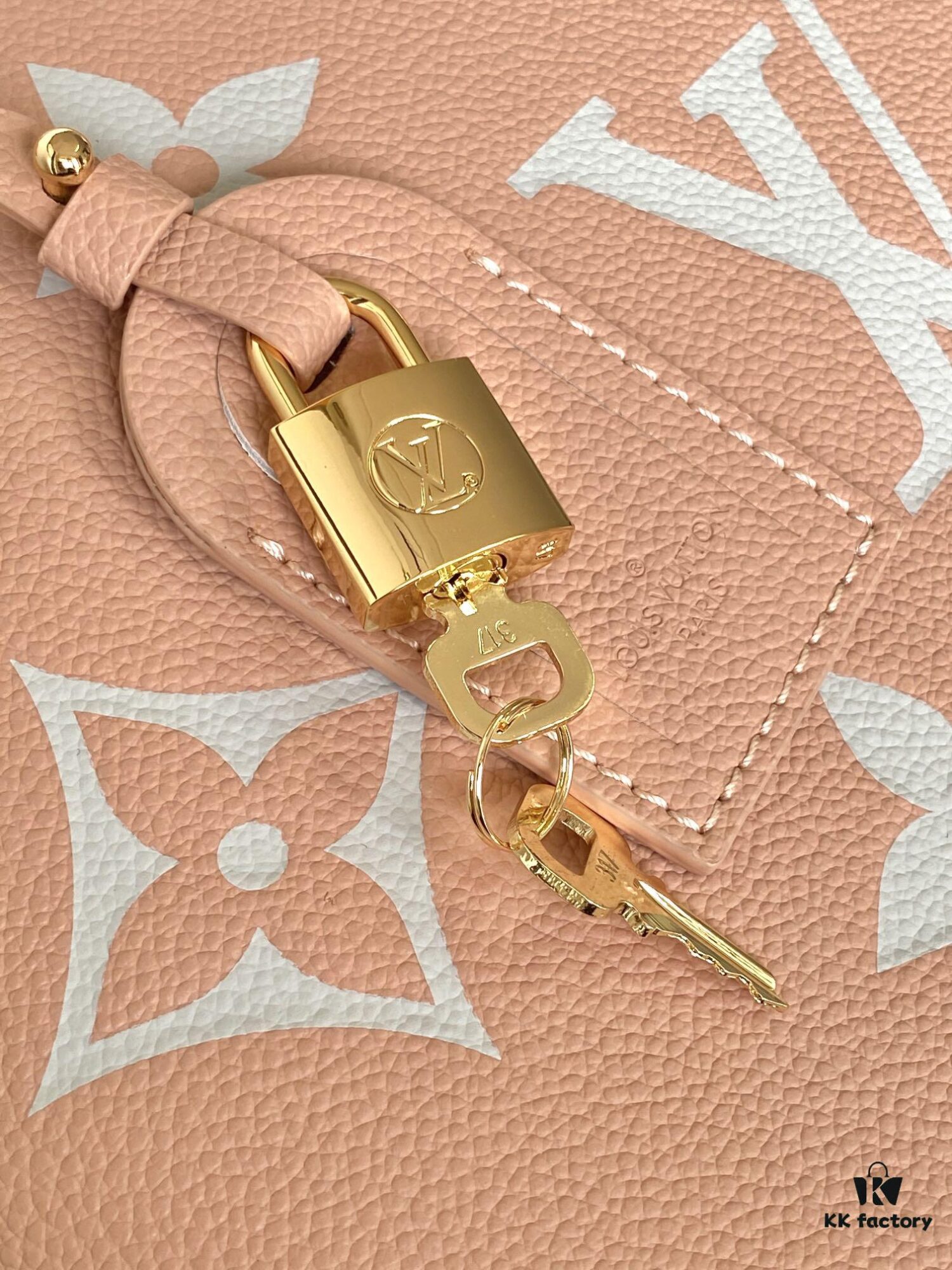 Petit Palais Handbag in Grained Leather with Monogram Motif