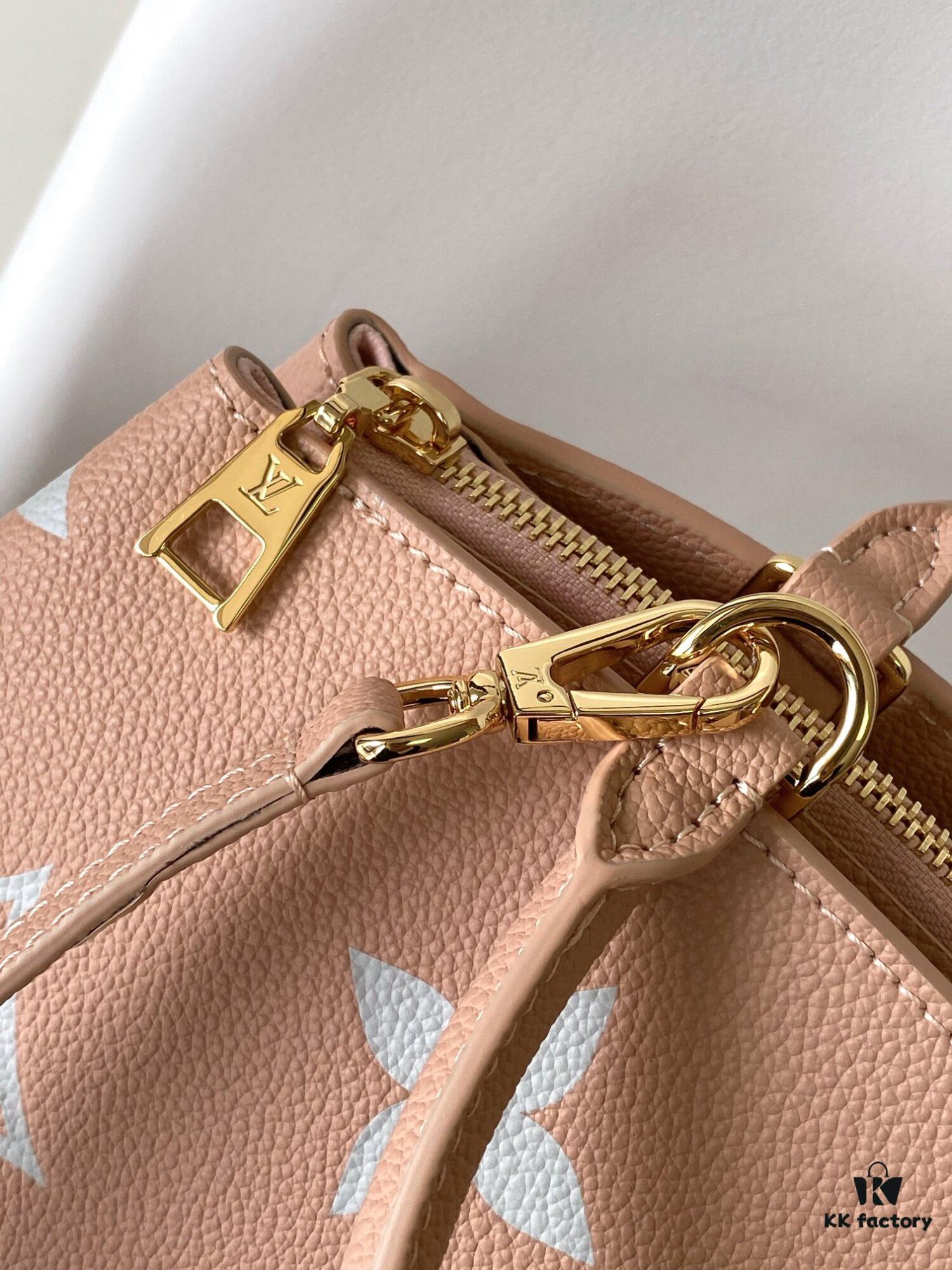 Petit Palais Handbag in Grained Leather with Monogram Motif